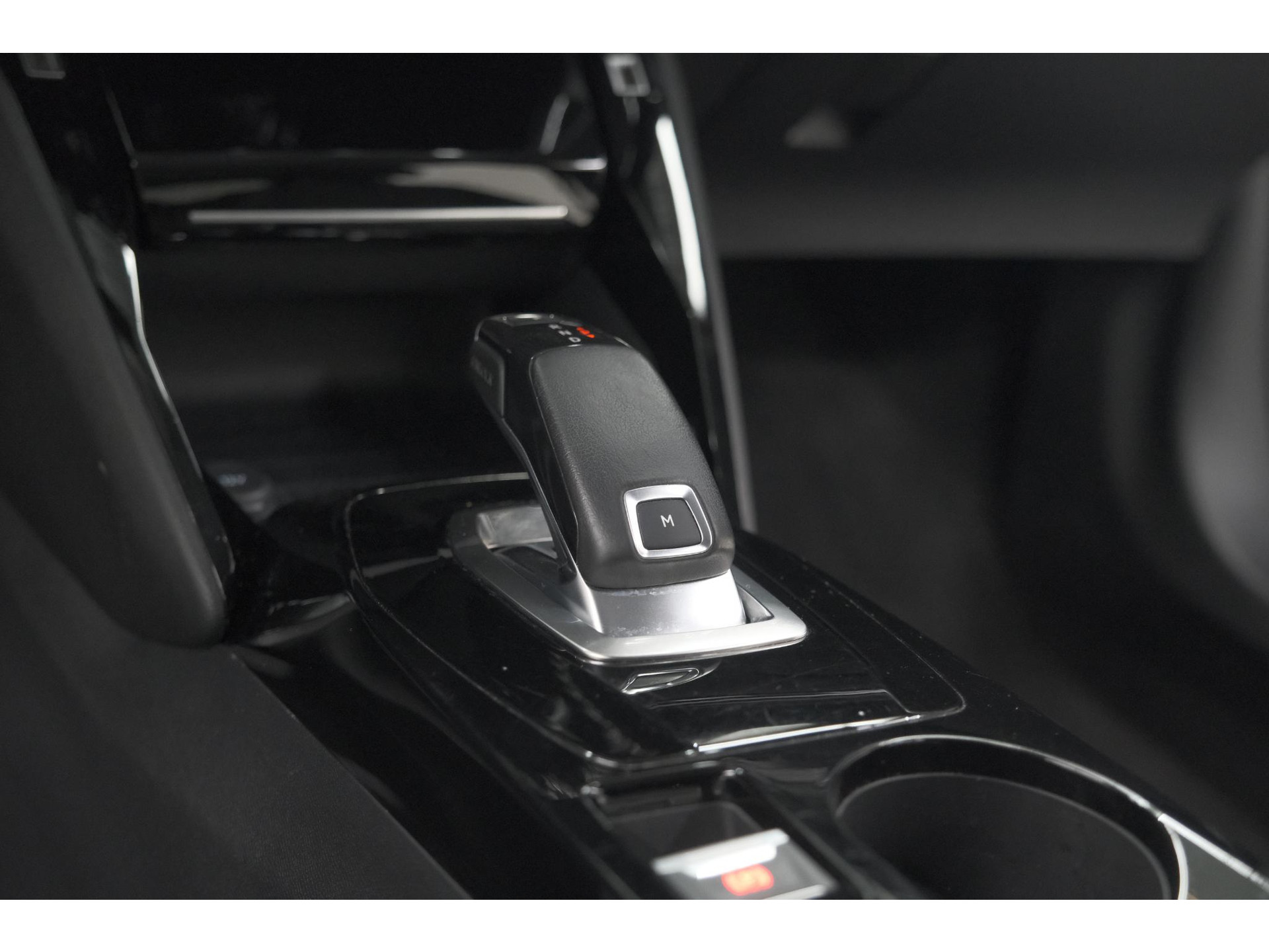 Peugeot 2008 PureTech 130 EAT8 Allure Pack | Stoelverwarming | Adaptieve Cruise Control | Camera