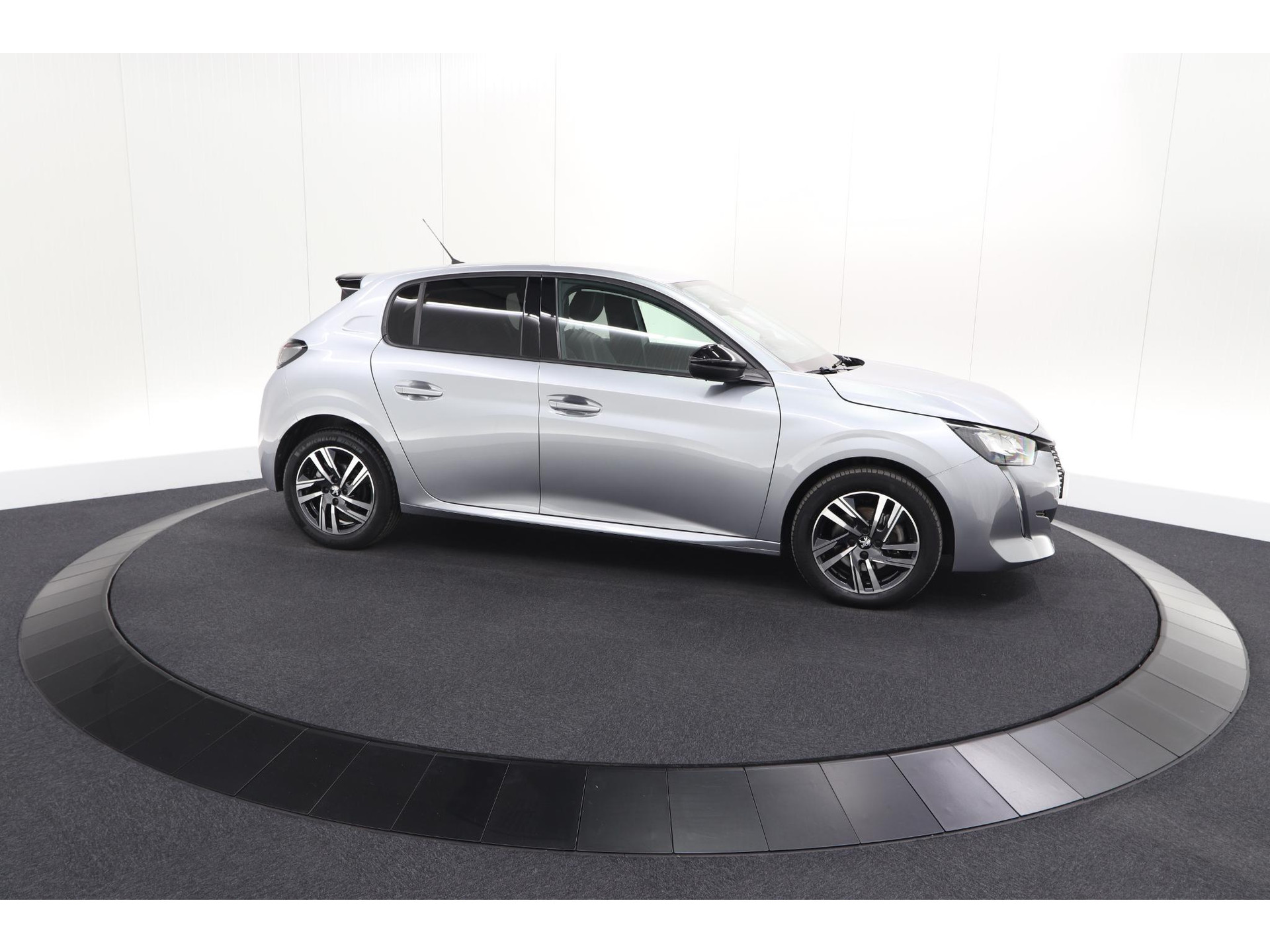 Peugeot 208 PureTech 100 EAT8 Allure Pack | Camera | Navigatie | Apple Carplay | Parkeersensoren