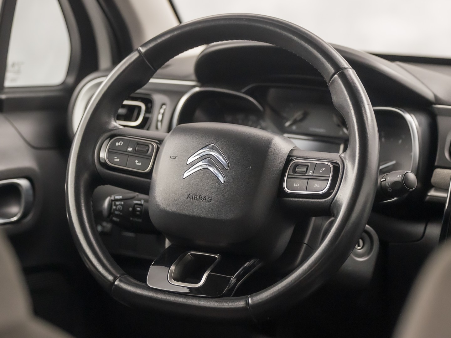 Citroën C3 1.2 PureTech S&S Shine Sport 110Pk (APPLE CARPLAY, GROOT NAVI, STOELVERWARMING, SPORTSTOELEN, CRUISE, LANE ASSIST, NIEUWSTAAT)