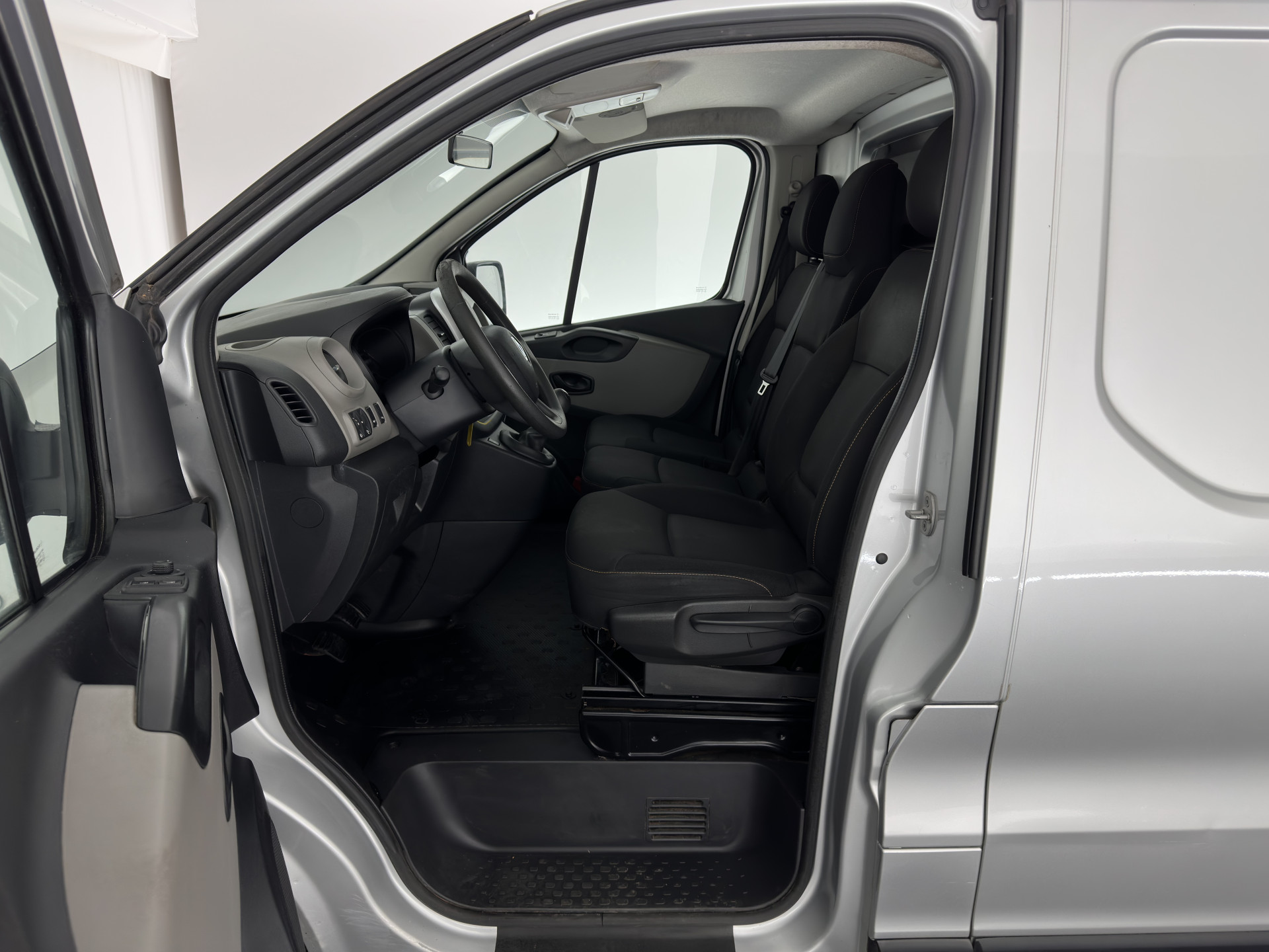 Renault Trafic 1.6 dCi T29 L1H1 Comfort-Pack *NAVI-FULLMAP | AIRCO | CRUISE | 3-PERS | PDC | 1.260 Kg-Cargo-Capacity*