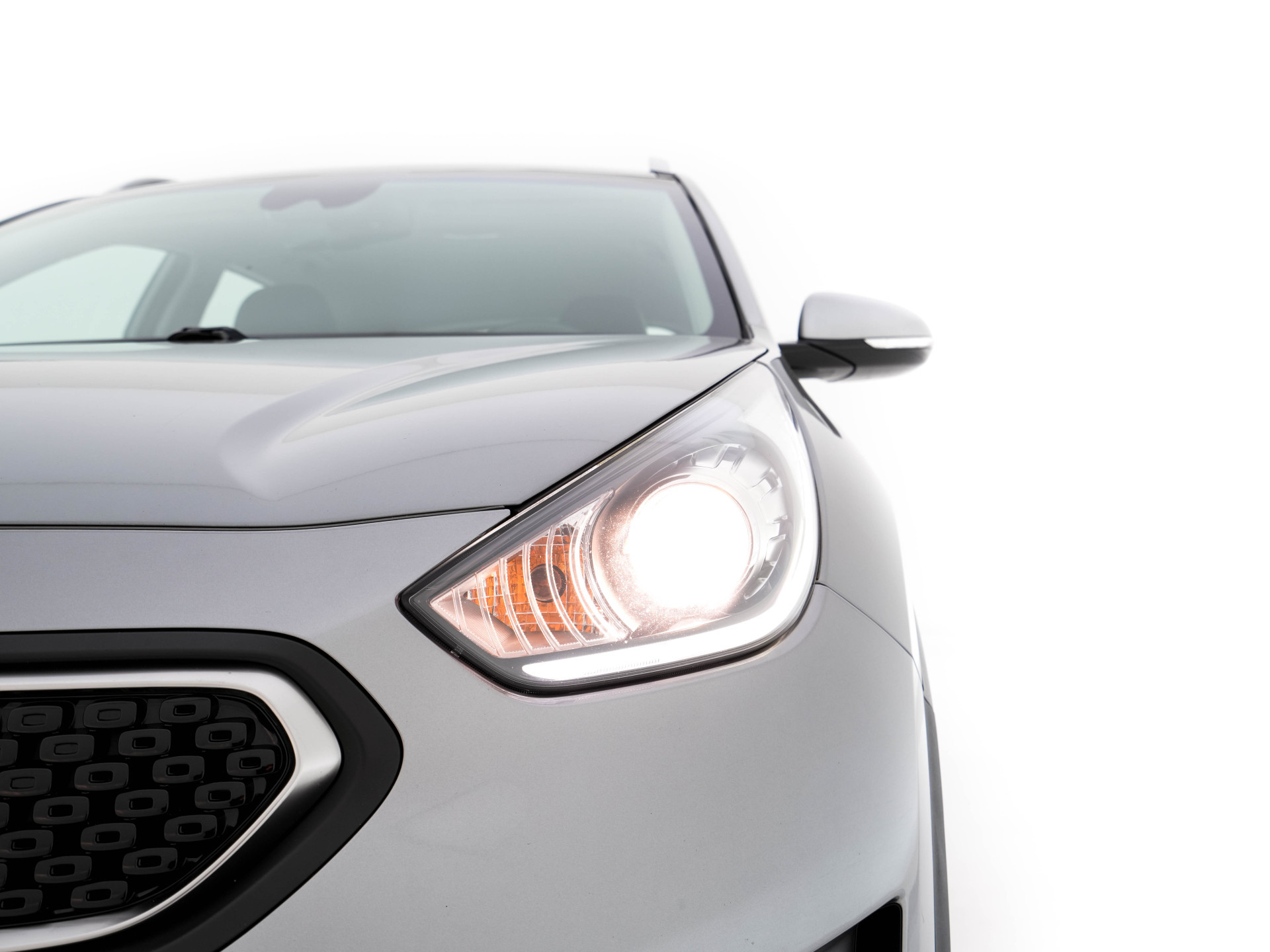 Kia Niro 1.6 GDi Hybrid ExecutiveLine Eco-Hybrid (INCL-BTW) Aut. *LEATHER-FABRIC | NAVI-FULLMAP | KEYLESS | CAMERA | COMFORTSEATS | DIGI-COCKPIT | LANE-ASSIST | ECC | CARPLAY | PDC | TOWBAR | 16''ALU*