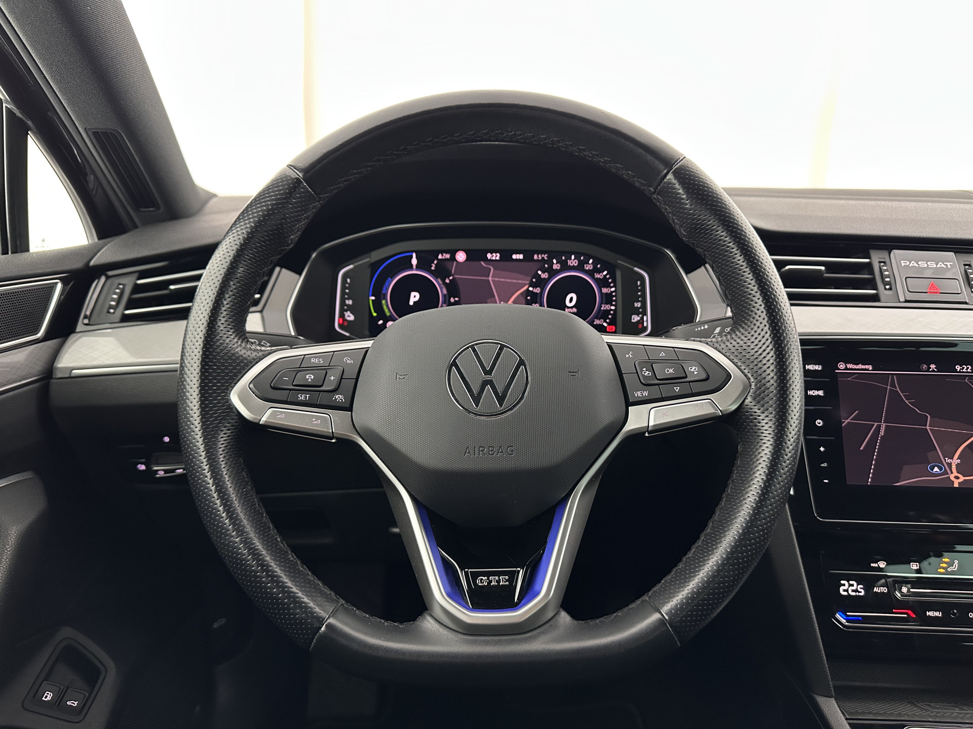 Volkswagen Passat 1.4 TSI PHEV GTE Business (INCL-BTW) Aut. *FULL-LED | DIGI-COCKPIT | ADAPTIVE-CRUISE | NAVI-FULLMAP | KEYLESS | DAB+ | COMFORT-SEATS | SHIFTPADDLES | PRIVACY-GLASS | PDC | CAMERA | CARPLAY | 17''ALU*