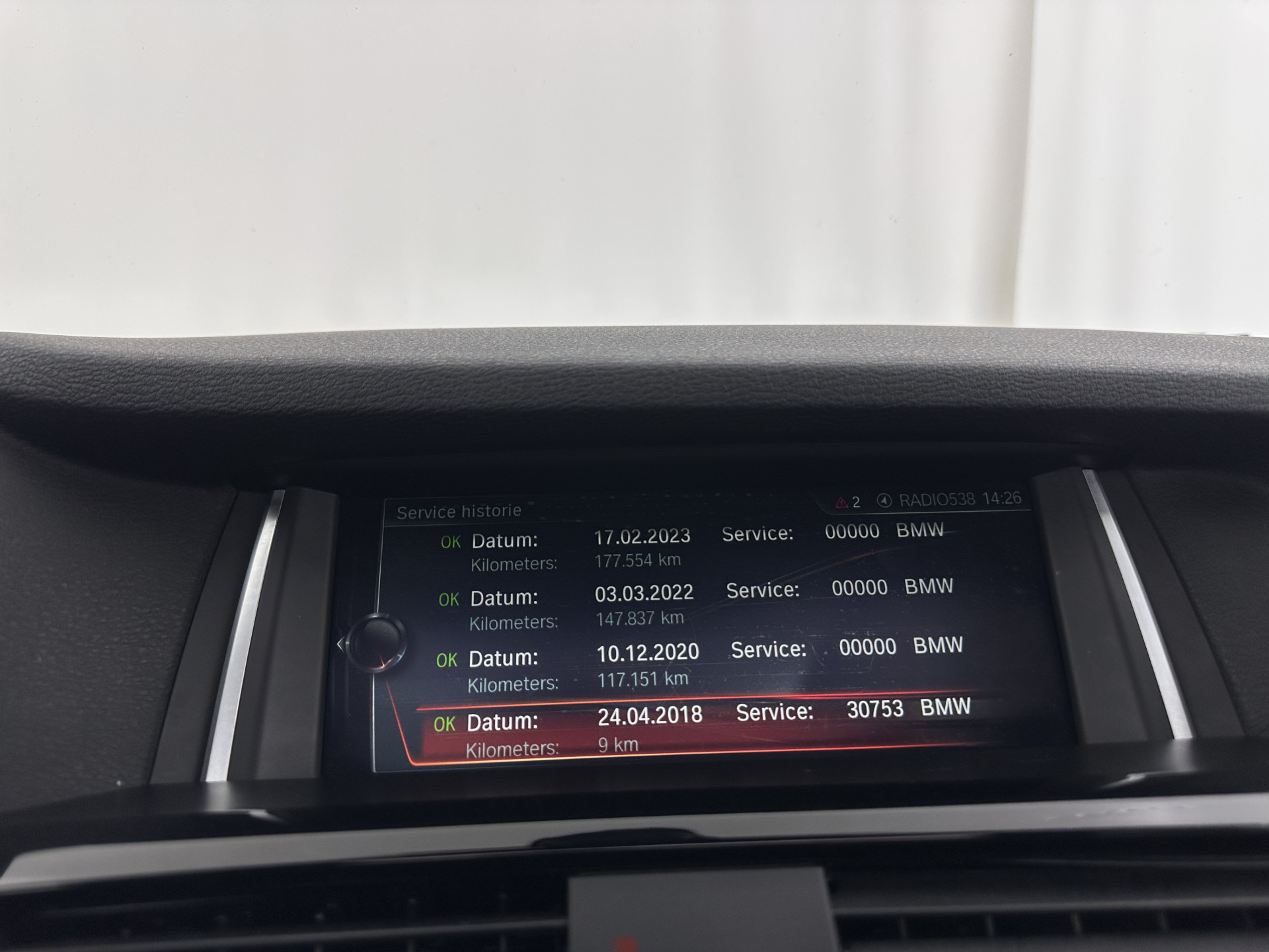 BMW X4 xDrive20d M-Sportpack High Executive Black-Edition Aut. *PANO | LEATHER | BI-XENON | ADAPTIVE-CRUISE | KEYLESS | HEATED-SPORTSEATS | NAVI-FULLMAP | CAMERA | ECC | HEAD-UP | PDC | SHIFTPADDLES | TOWBAR | PRIVACYGLASS | 20''ALU *