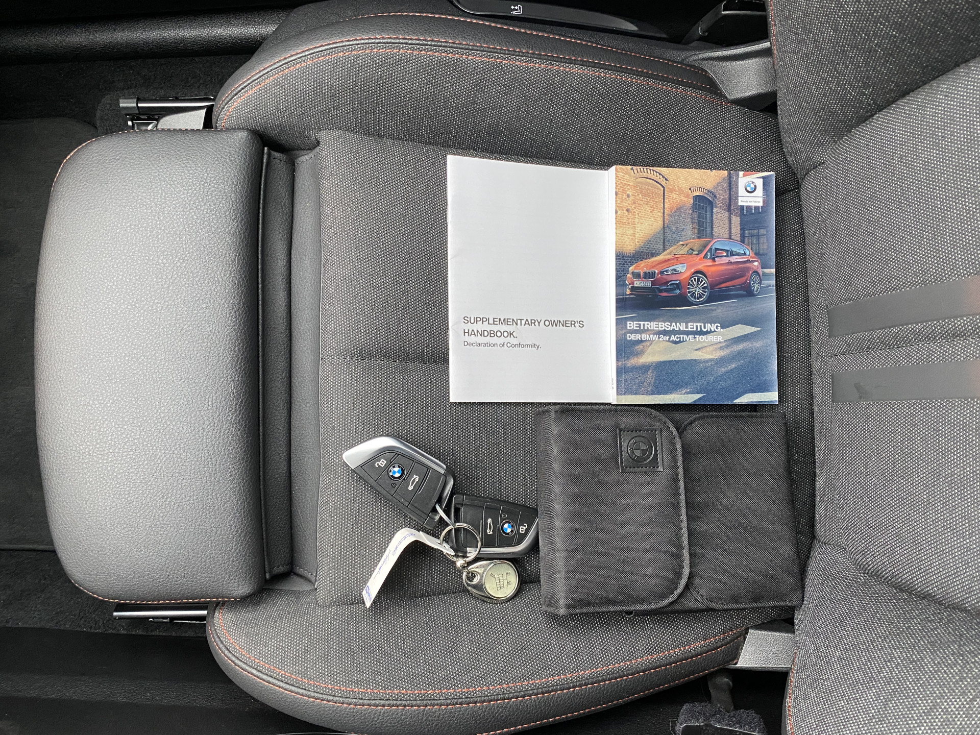 BMW 2-serie Active Tourer 220i High Executive Edition 192 pk M-sport AUT. | dealer onderhouden | navigatie | trekhaak | panoramadak