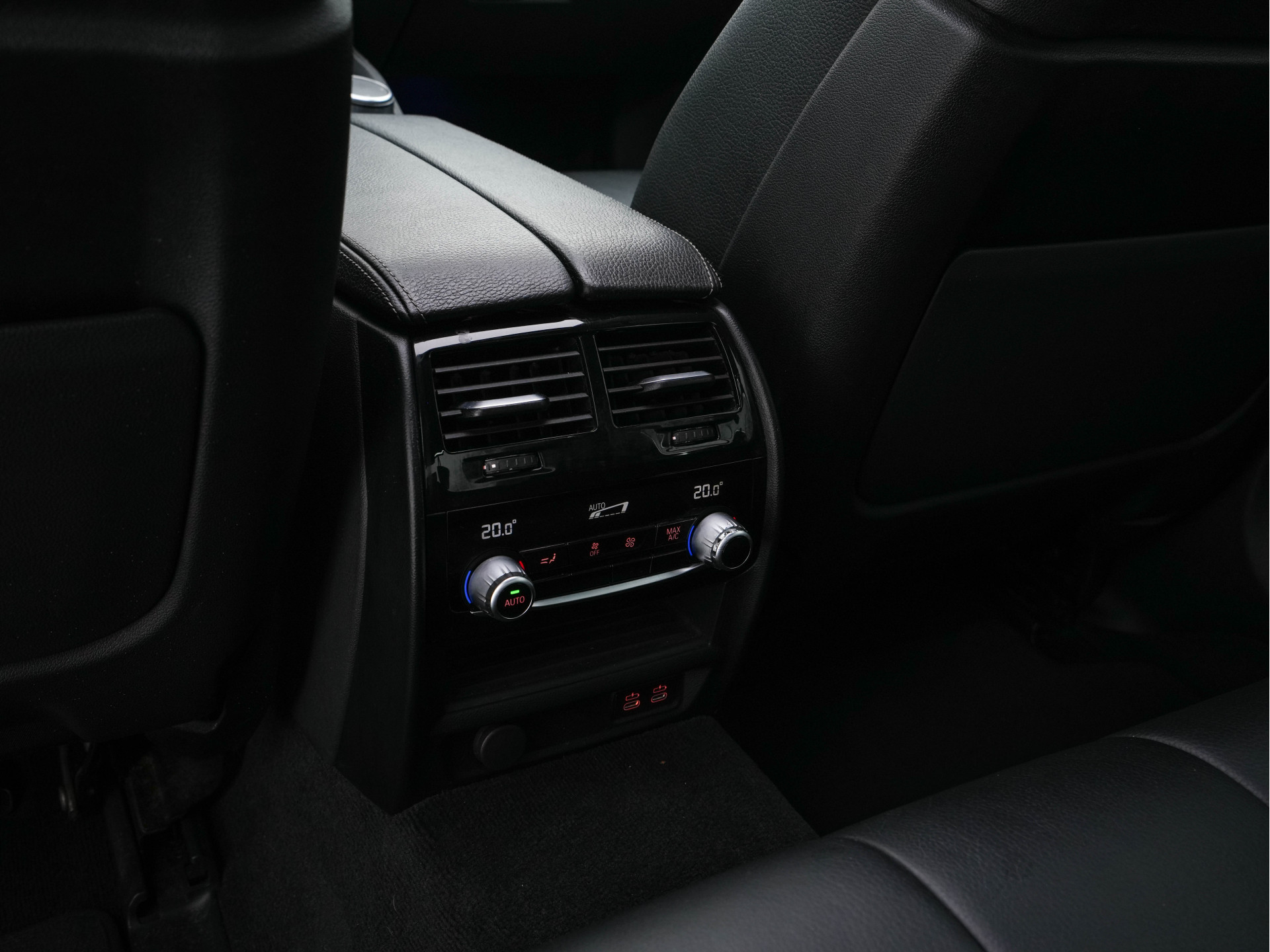 BMW 5-serie 540i xDrive High Executive Edition (INCL-BTW ) Aut.*PANO | LUXURY-LEATHER | LASER-LIGHT | BOWERS&WILKINS-AUDIO | MEMORY-PACK | HEATED/COOLED-COMFORTSEATS | DIGI-COCKPIT | NAVI-FULLMAP | SHIFT-PADDLES | CRUISE | 18''ALU*