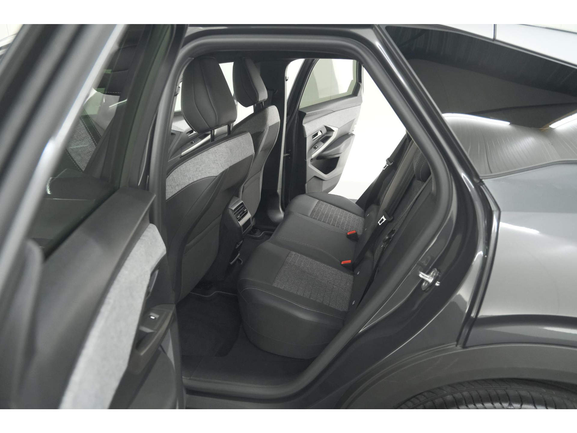 Peugeot 3008 1.2 Hybrid 136 e-DSC6 Allure | Camera | Stoelverwarming | Navigatie | Apple Carplay
