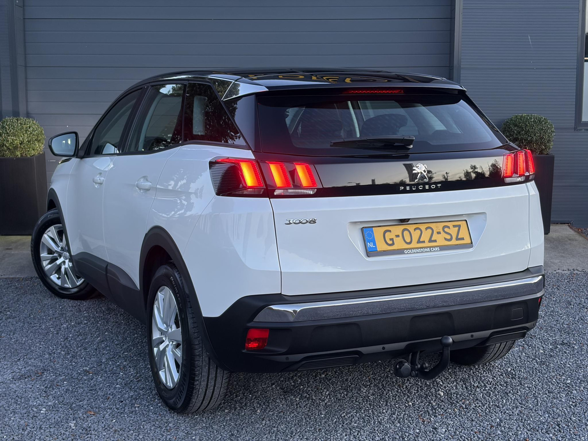 Peugeot 3008 1.2 PureTech Active ✓D-riem vv in 2023✓360° Camera✓Carplay✓Navi✓131pk✓Clima✓Cruise✓Trekhaak✓Dealer Onderhouden✓Bj 11-2019✓Lm velgen✓6 Bak✓Pdc✓N.A.P✓Apk tot 06-2027