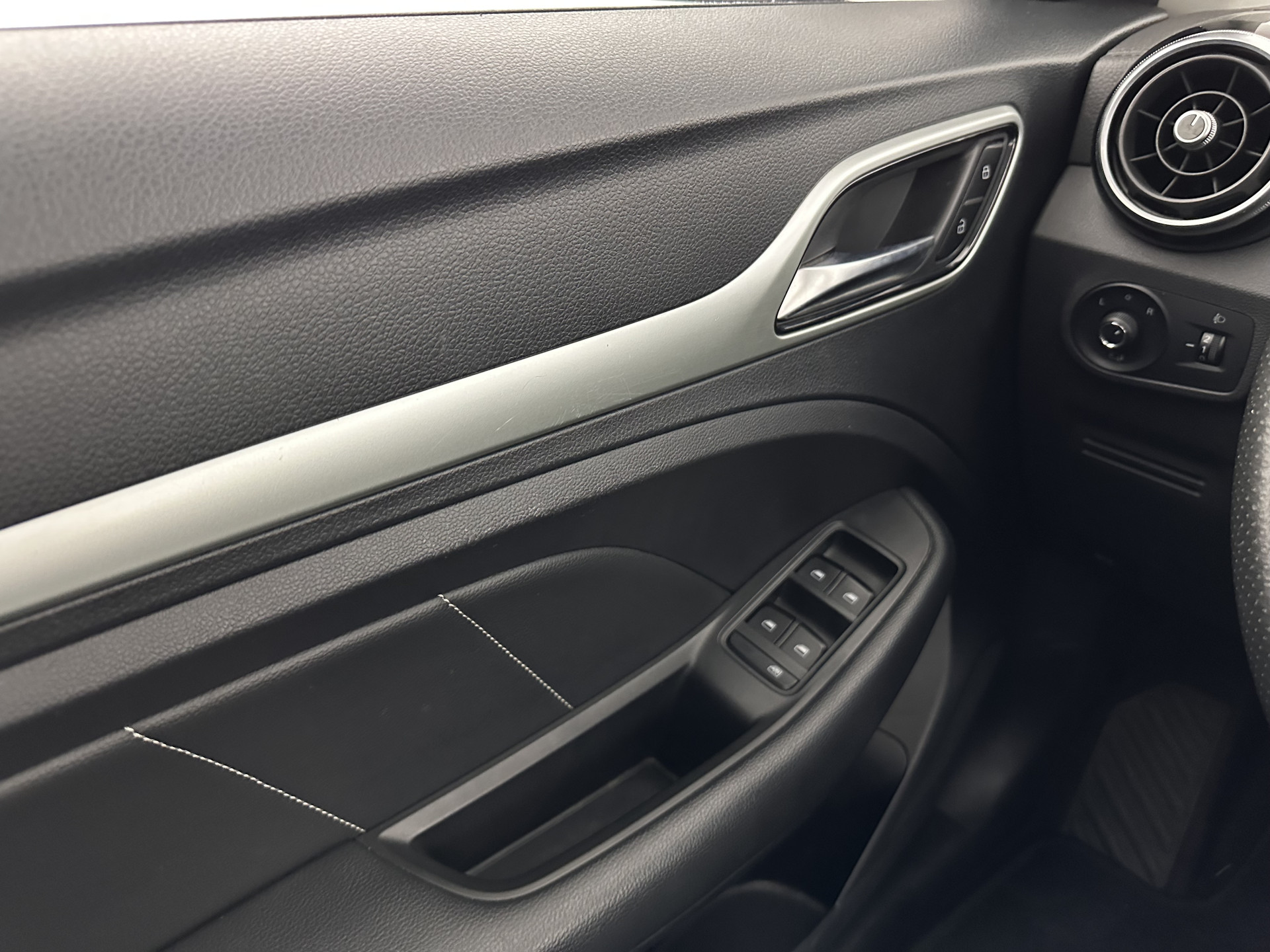 MG ZS EV Luxury 45 kWh {SOH-90%} (INCL-BTW) Aut. *PANO | LEATHER | CCS-FASTLOADER | KEYLESS | NAVI-FULLMAP | ADAPTIVE-CRUISE | CAMERA | HEATED-SPORTSEATS | CARPLAY | BLINDSPOT | DAB | LANE-ASSIST | 17''ALU*