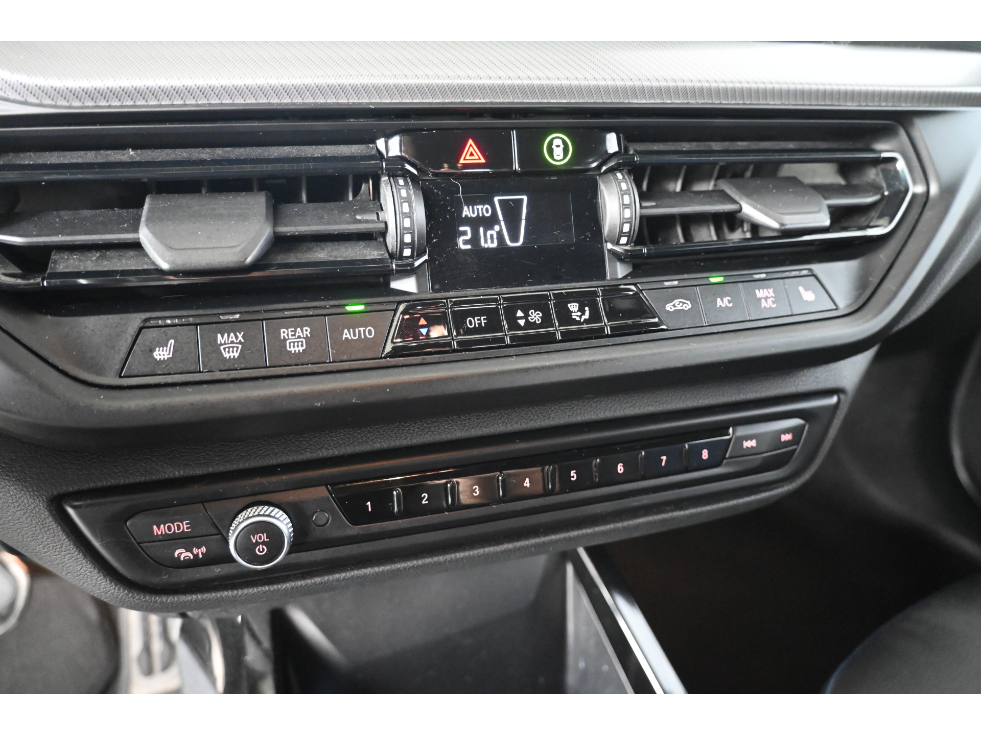 BMW 1-serie 118i High Executive Aut M Sport Navigatie Carplay Dealer Onderhouden! Inruil Mogelijk!