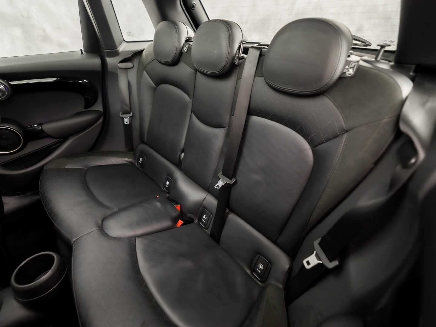 MINI 5-deurs 2.0 Cooper S Chili Edition 192Pk Automaat (PANORAMADAK, GROOT NAVI, HEAD-UP DISPLAY, LEDER, STOELVERWARMING, SPORTSTOELEN, GETINT GLAS, PARKEERSENSOREN, NIEUWSTAAT)