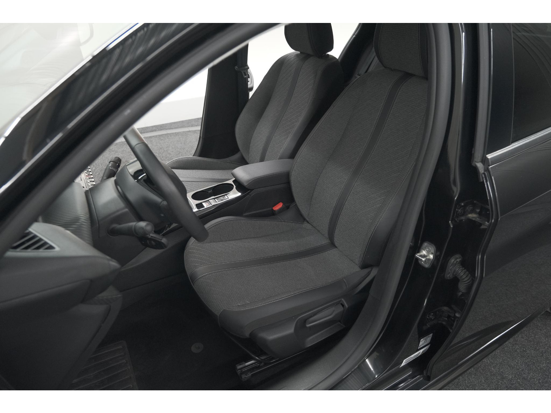 Peugeot 208 PureTech 100 Allure | Parkeersensoren | Navigatie | Apple Carplay