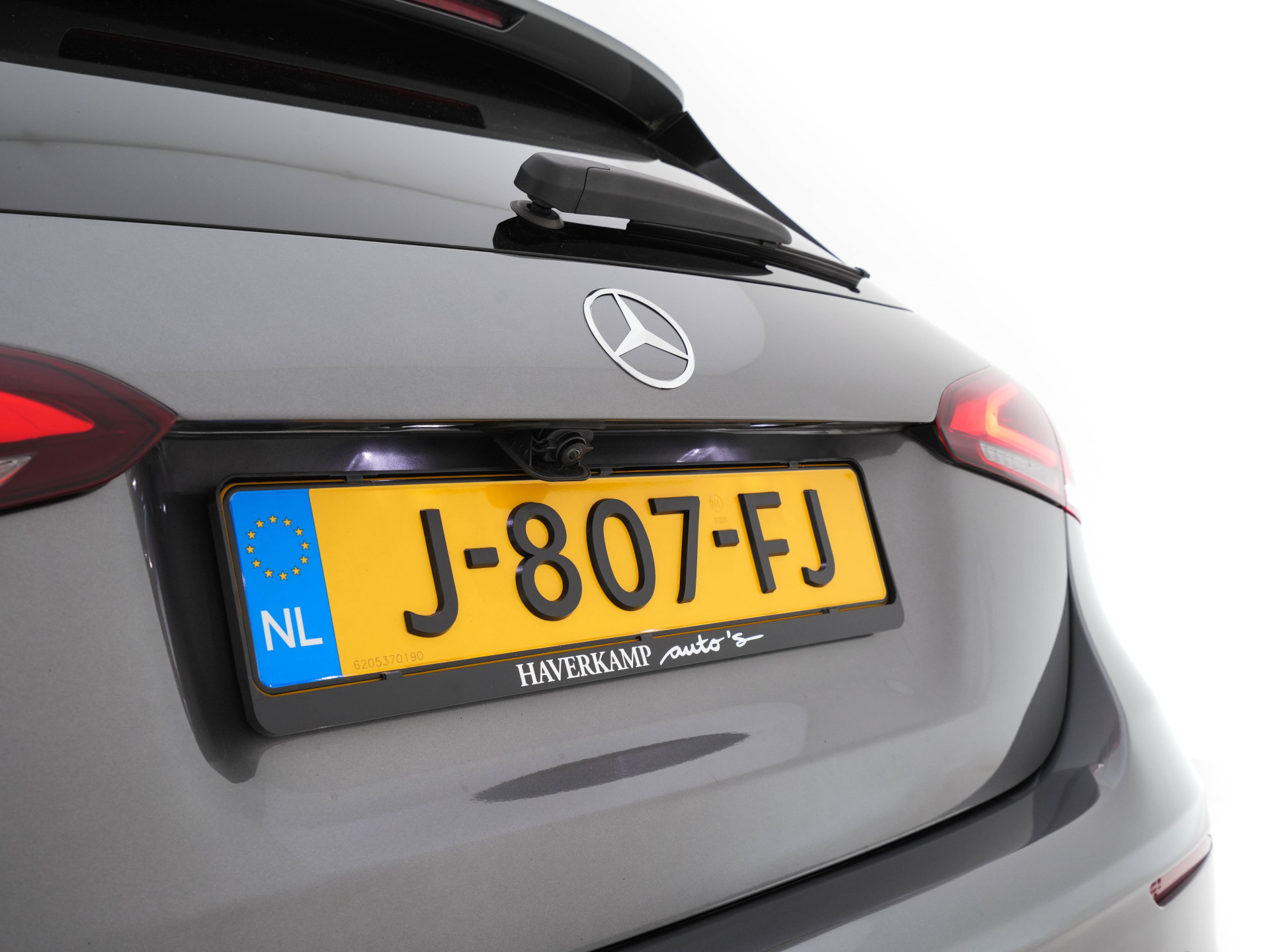 Mercedes-Benz A-klasse 180 AMG-Sport-Pack Business Solution *PANO | WIDESCREEN-DIGI-COCKPIT | FULL-LED | LEATHER-MICROFIBRE | CAMERA | ECC | PDC | CRUISE | HEATED-SPORTSEATS | PRIVACY-GLASS | 18"ALU*