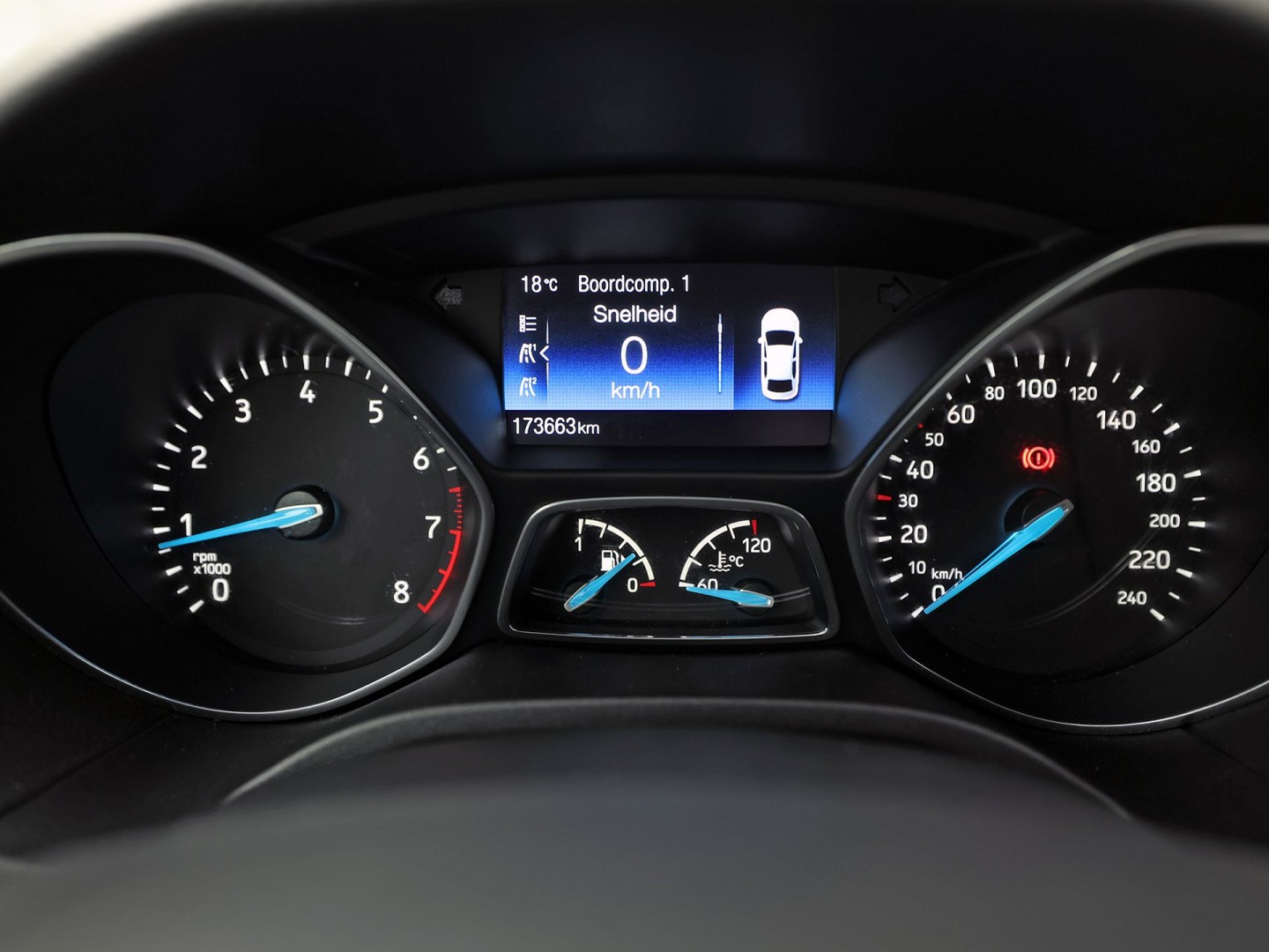 Ford Focus 1.0 Sport (NAVIGATIE, LM VELGEN, PARKEERSENSOREN, TREKHAAK, SPORTSTOELEN, CRUISE, NIEUWSTAAT)