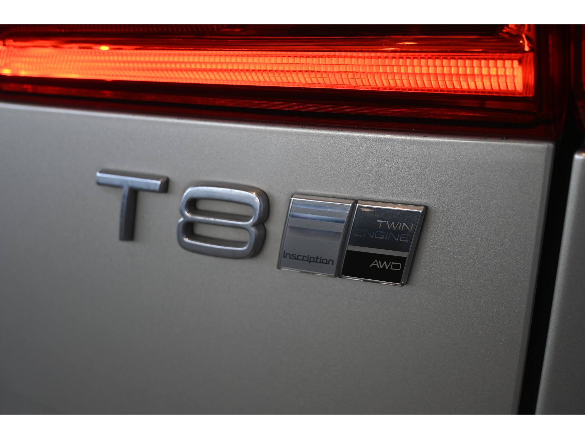 Volvo XC60 2.0 T8 Twin Engine AWD Inscription Harman/Kardon Navigatie Panoramadak Carplay Goed Onderhouden! Inruil Mogelijk!