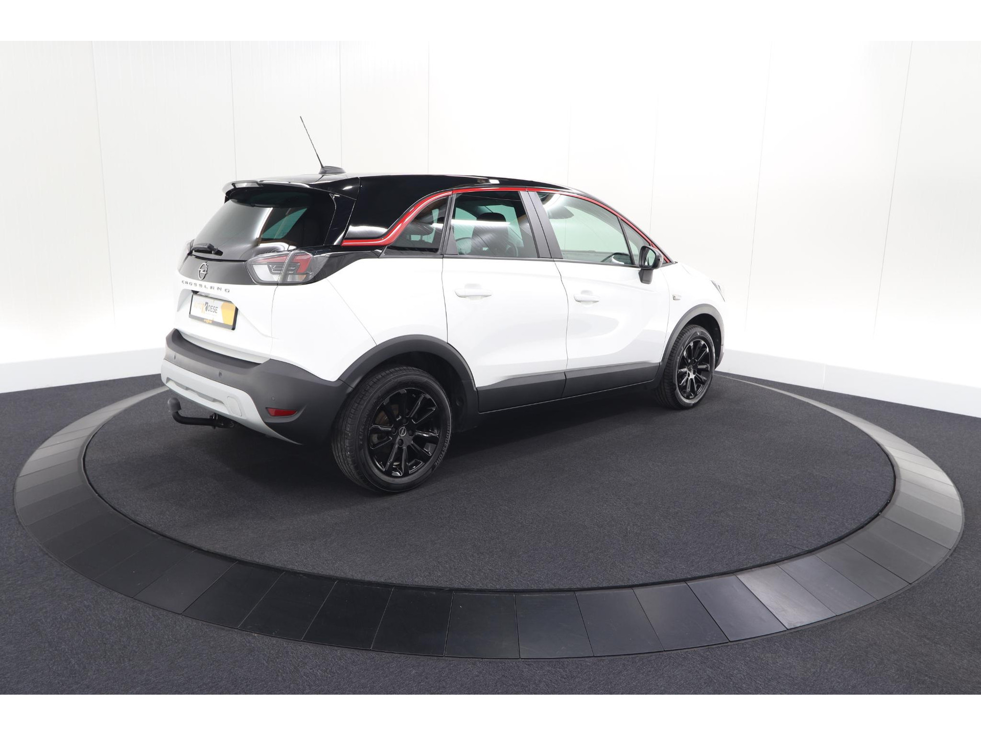 Opel Crossland Turbo 110 GS Line | Trekhaak | Camera | Apple Carplay | Navigatie | Parkeersensoren voor + Achter