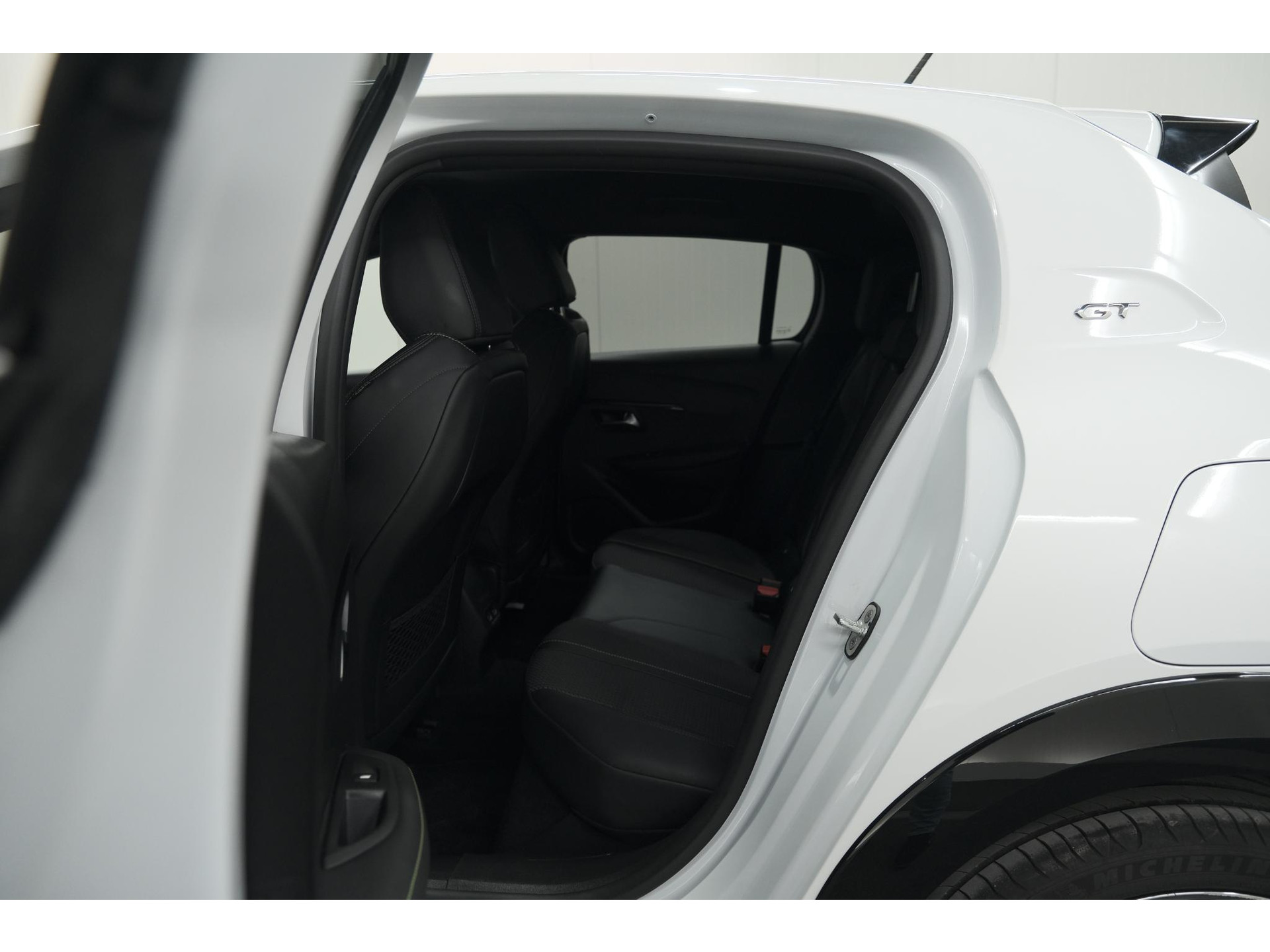 Peugeot 208 PureTech 100 GT | Camera | Navigatie | Sfeerverlichting | Apple Carplay | Parkeersensoren