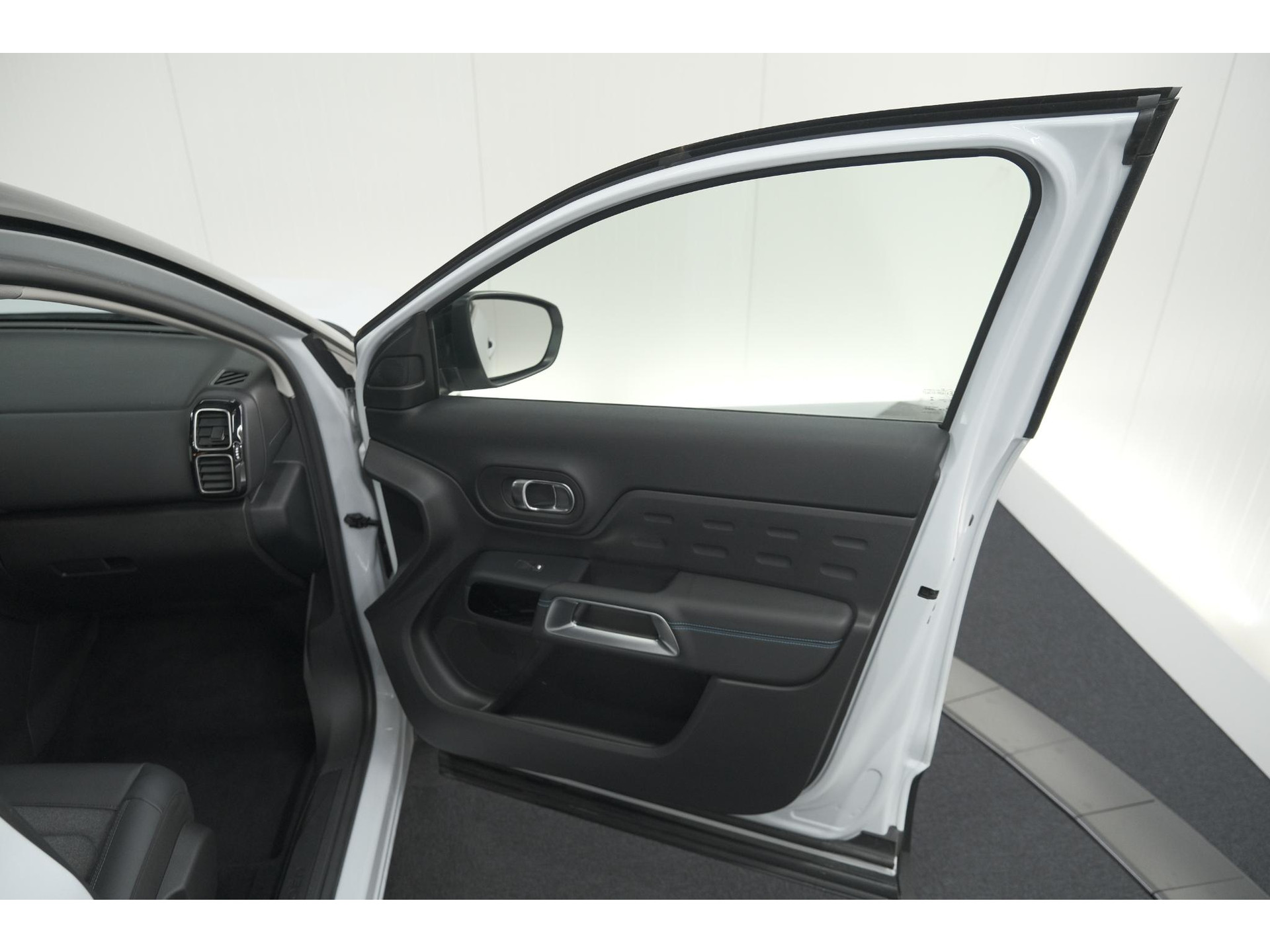 Citroen C5 Aircross 1.2 Hybrid 136 Plus | Camera | Navigatie | Parkeersensoren | Apple Carplay