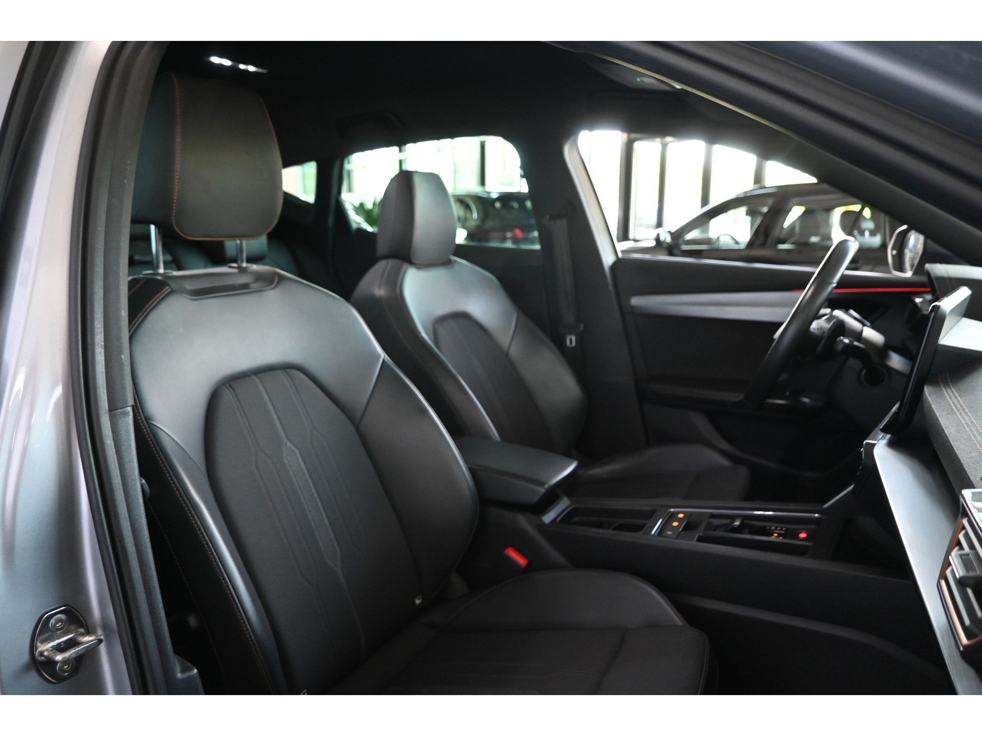 CUPRA Formentor 1.5 TSI Automaat Clima Adaptieve cruise Navigatie Apple carplay Trekhaak PDC Inruil mogelijk