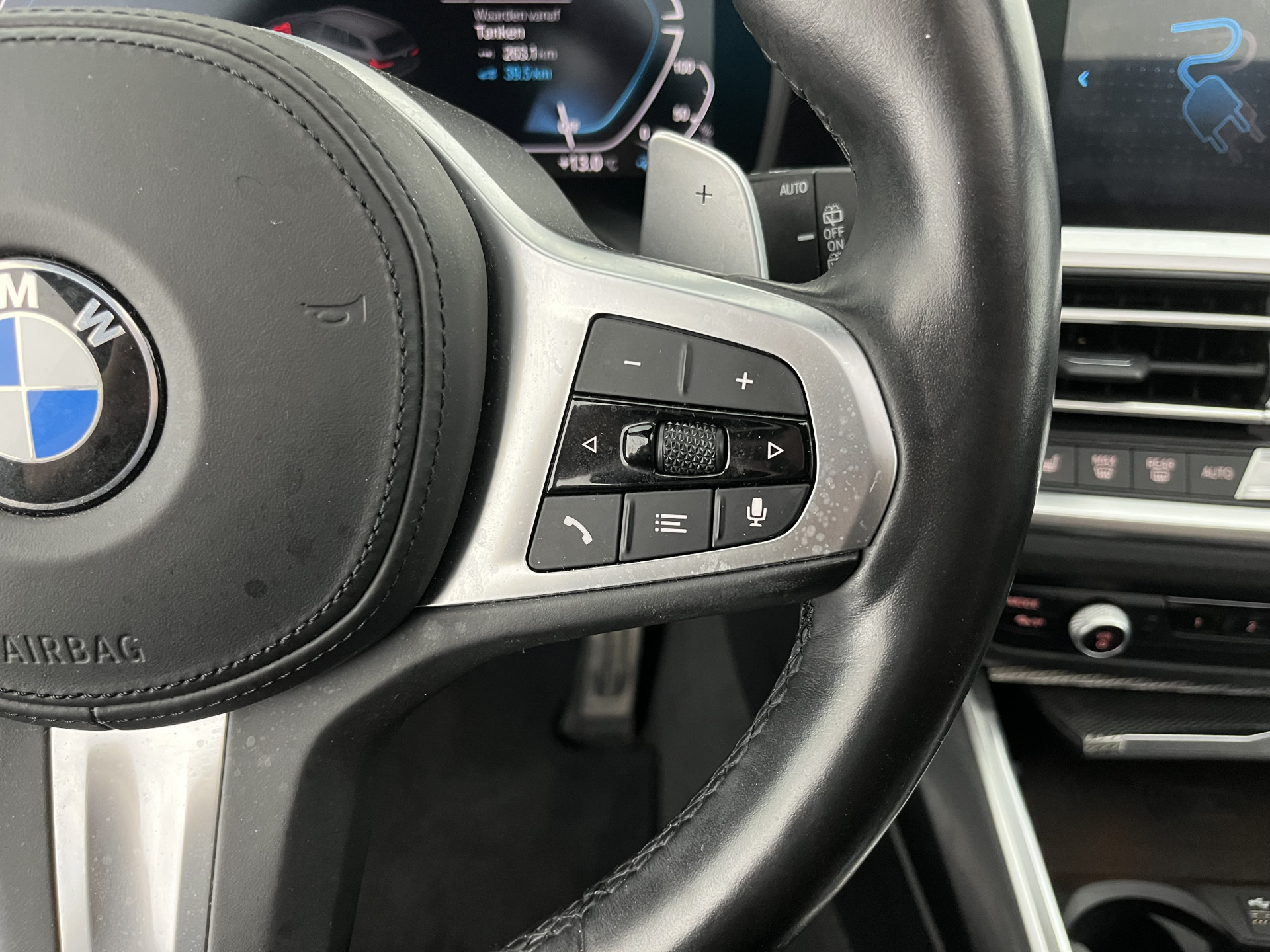 BMW 3-serie Touring 330e eDrive  M-Sportpack Edition (Plug-In) (INCL-BTW) *PANO | LEATHER | HEAD-UP | ADAPTIVE-CRUISE | FULL-LED | KEYLESS | DIGI-COCKPIT | HEATED-SPORTSEATS | CAMERA | HIFI-SOUND | PRIVACYGLASS | DAB+ | SHIFTPADDLES | NAVI-FULLMAP | 19"A