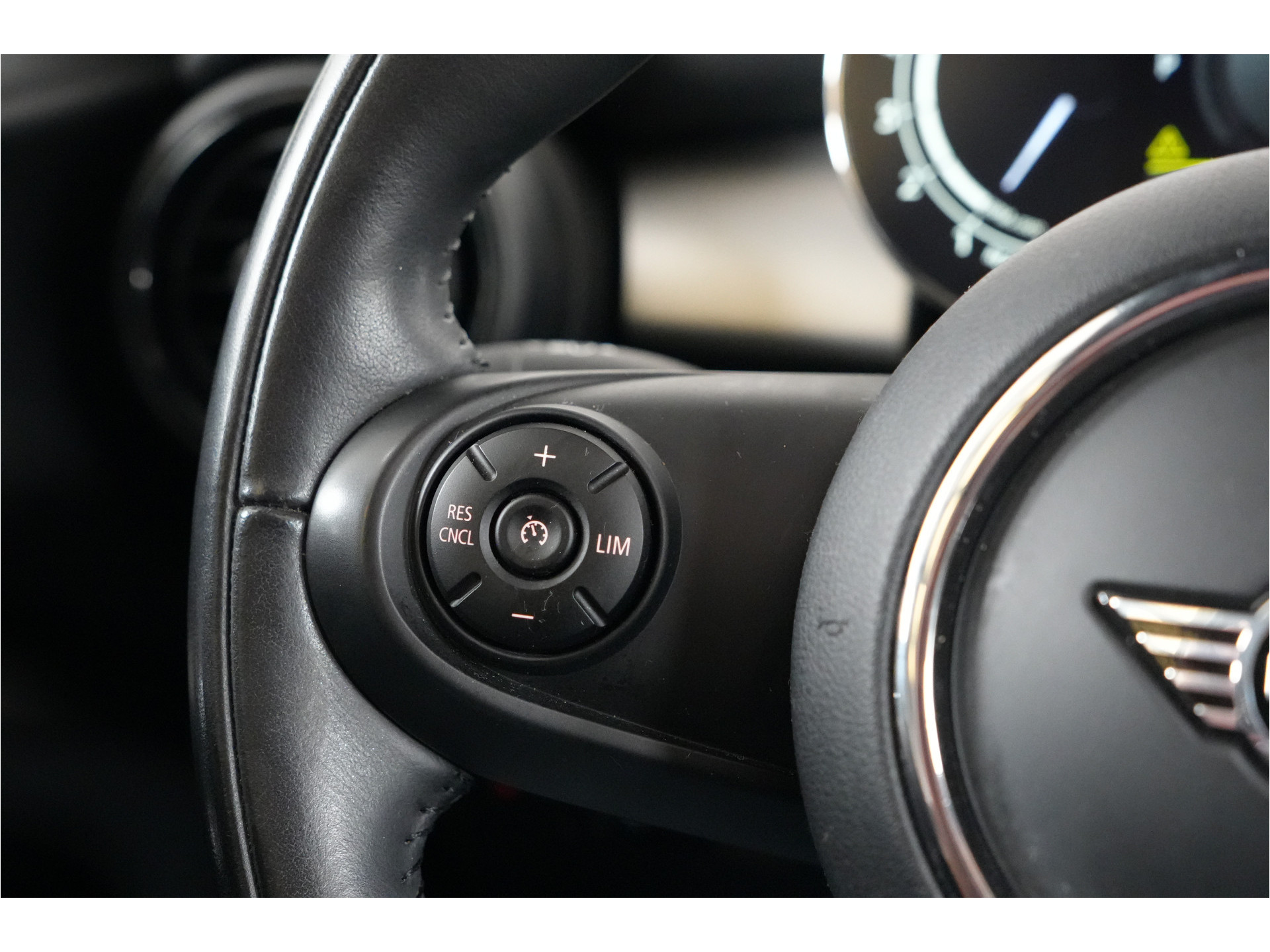 MINI 3-Deurs 1.5 Cooper Chili | Pano | Leder | Stl. verw. | PDC | Sportstoelen |