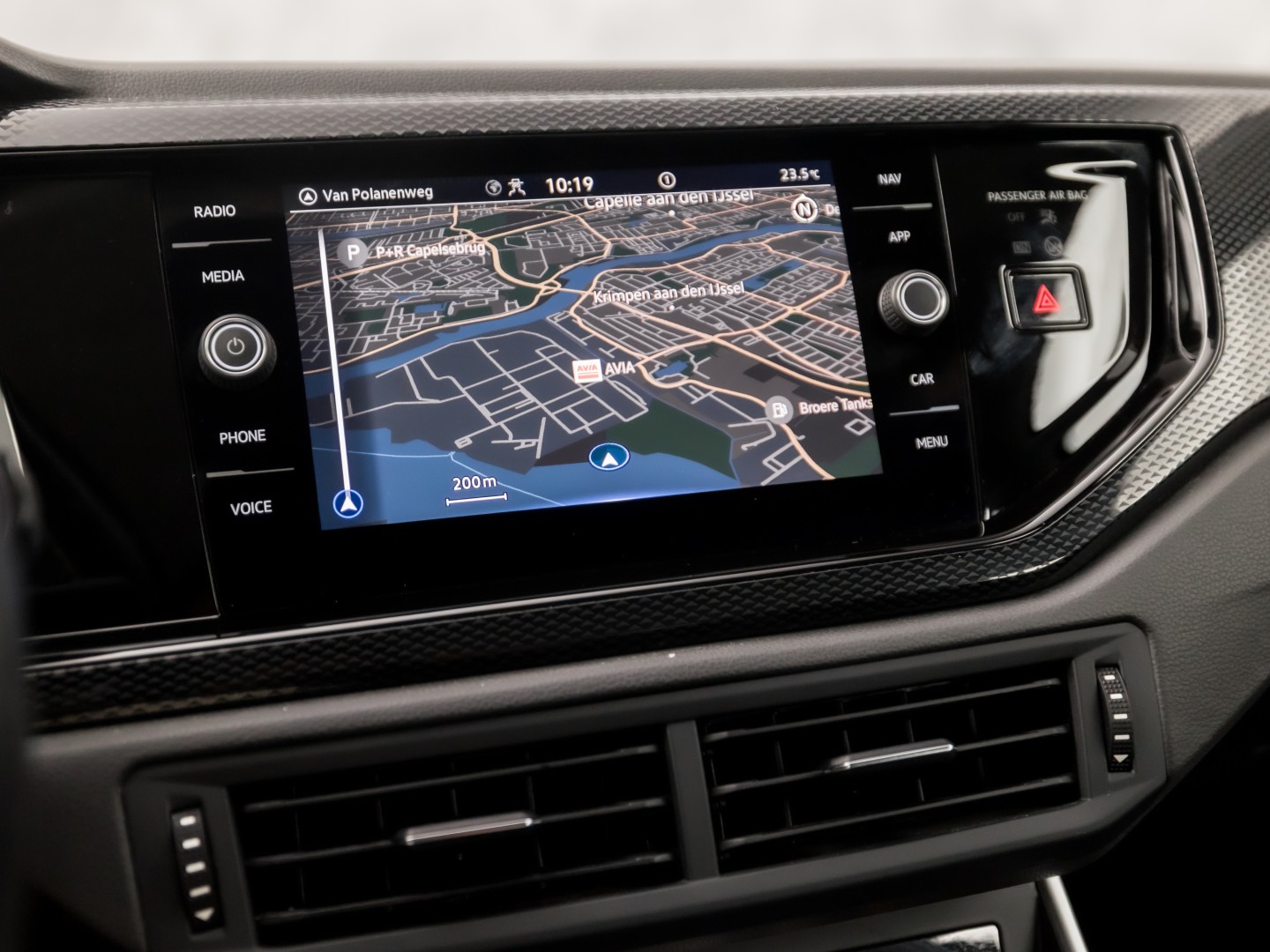 Volkswagen Polo 1.0 TSI Sport (VIRTUAL COCKPIT, 1e EIGENAAR, APPLE CARPLAY, GROOT NAVI, CLIMATE, STOELVERWARMING, SPORTSTOELEN, GETINT GLAS, LM VELGEN, CRUISE, PARKEERSENSOREN, NIEUWSTAAT)