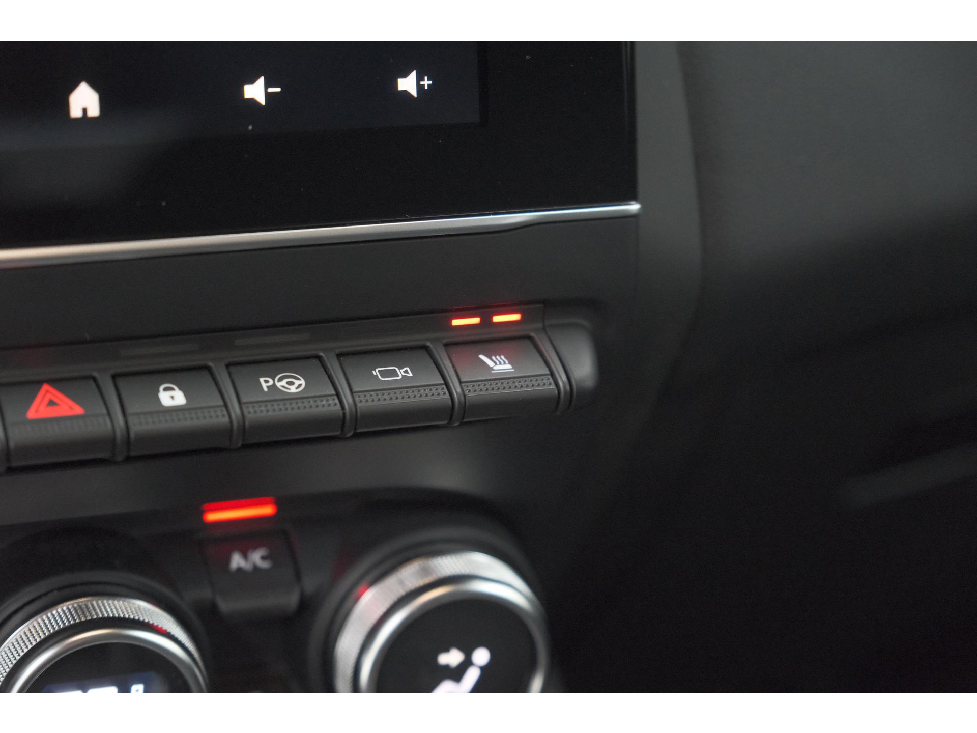 Renault Captur Mild Hybrid 140 EDC Techno | 360 Camera | Groot scherm | Stoelverwarming | Parkeersensoren | Allseason banden