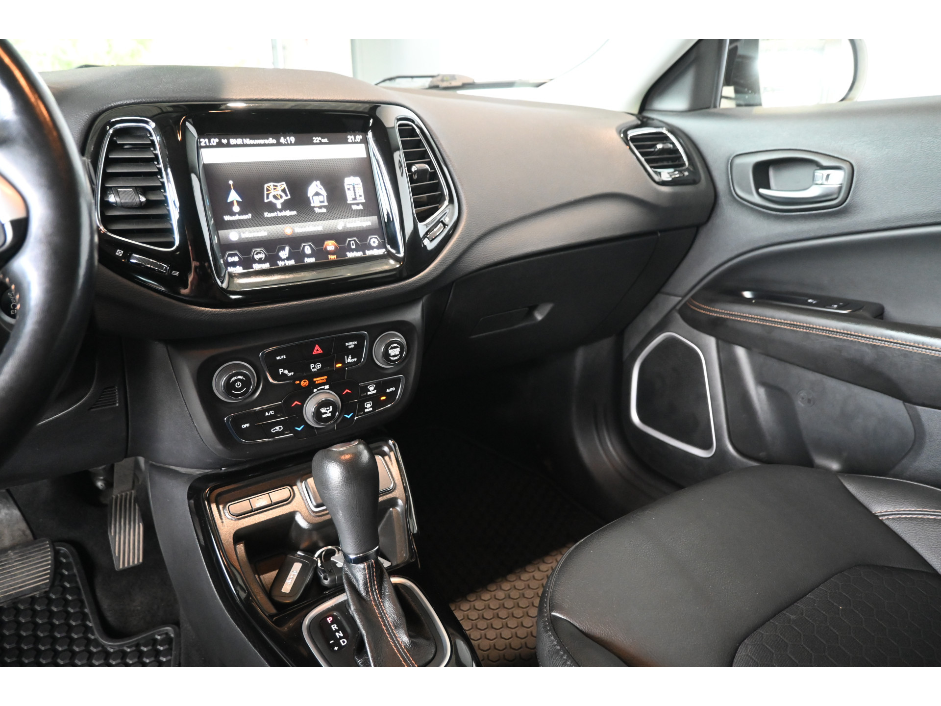 Jeep Compass 1.3T Limited Automaat Nap! Navigatie Cruise PDC Clima Xenon Stoel / Stuurverwarming 1e Eigenaar! Inruil Mogelijk!
