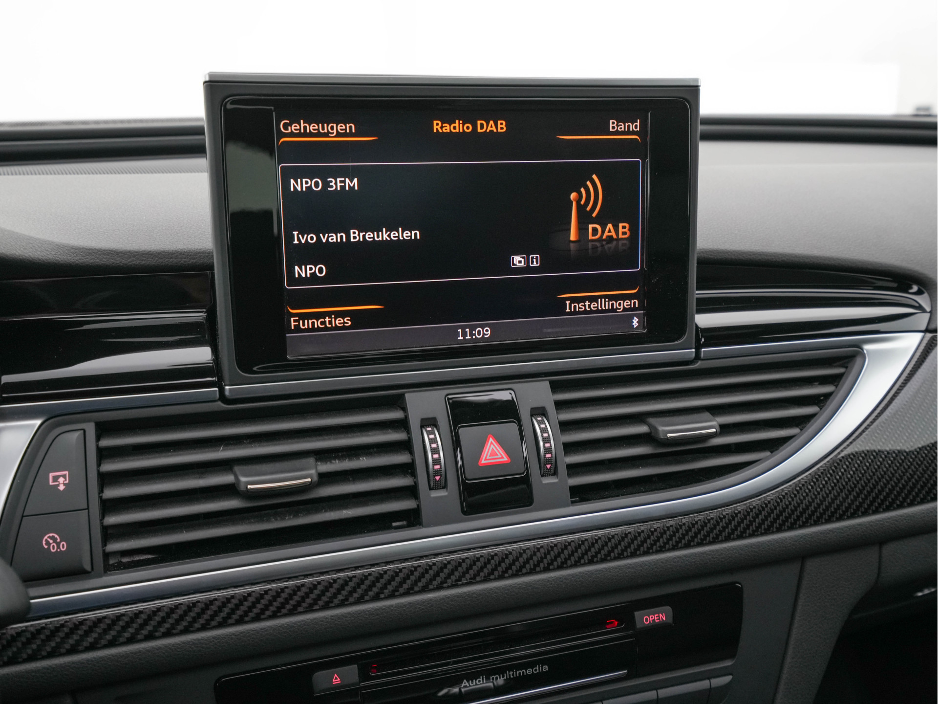 Audi RS6 Avant 4.0 TFSI Quattro *MILLITEK-EXHAUST | CERAMIC-BRAKES | PANO | LEATHER-ALCANTARA | FULL-LED | TOP-VIEW | BLIS | MEMORY-PACK | CARBON-INT. | BOSE-SOUND | LANE-ASSIST | KEYLESS | DAB+ | SPORT-SEATS | SHIFT-PADDLE