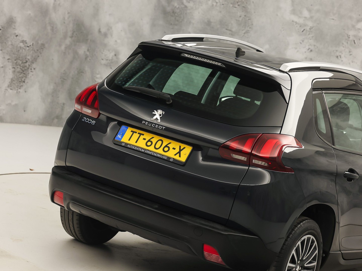Peugeot 2008 1.2 PureTech Sport (SCHERM, CRUISE, SPORTSTOELEN, NIEUWE APK, NIEUWSTAAT)