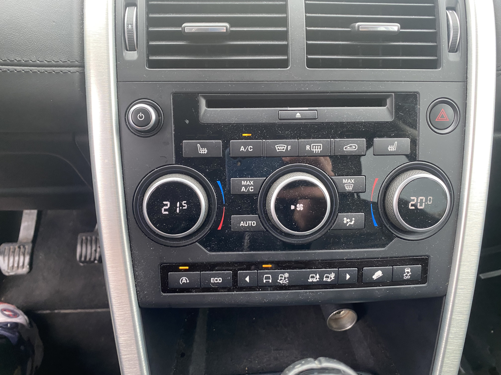 Land Rover Discovery Sport 2.0 TD4 HSE Luxury AWD [⚠️] *NAVI-FULLMAP | BI-XENON | LEATHER | MERIDIAN-SURROUND | CAMERA | ECC | PDC | CRUISE | LANE-ASSIST | MEMORY-PACK | PRIVACY-GLASS | TOWBAR | HEATED-COMFORTSEATS | LANE-ASSIST | 19"ALU*