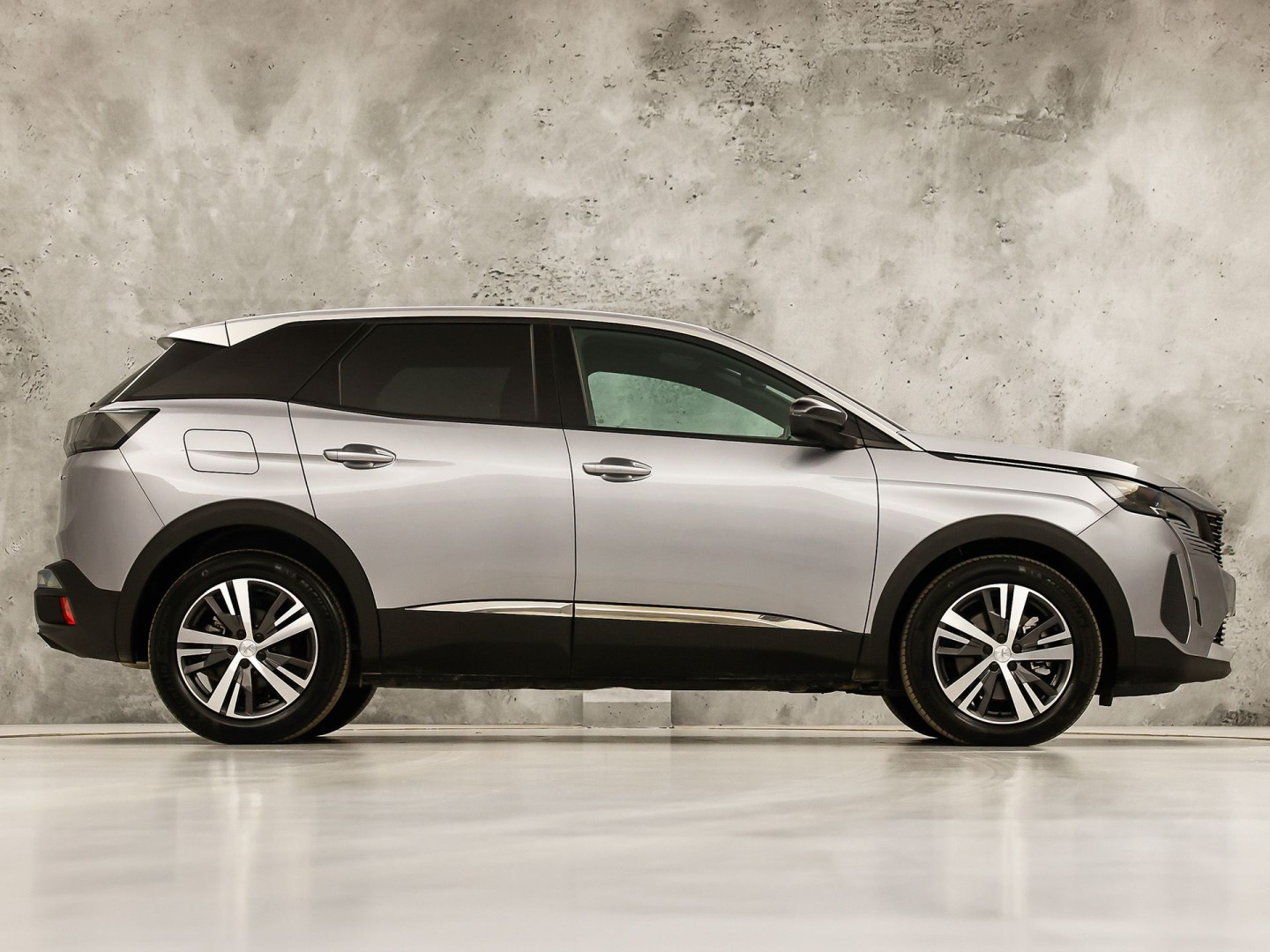 Peugeot 3008 1.6 HYbrid 225 Allure Sport 225Pk Automaat (APPLE CARPLAY, GROOT NAVI, 360 CAMERA, LEDER, SPORTSTOELEN, KEYLESS, GETINT GLAS, ZWART HEMEL, NIEUWSTAAT)