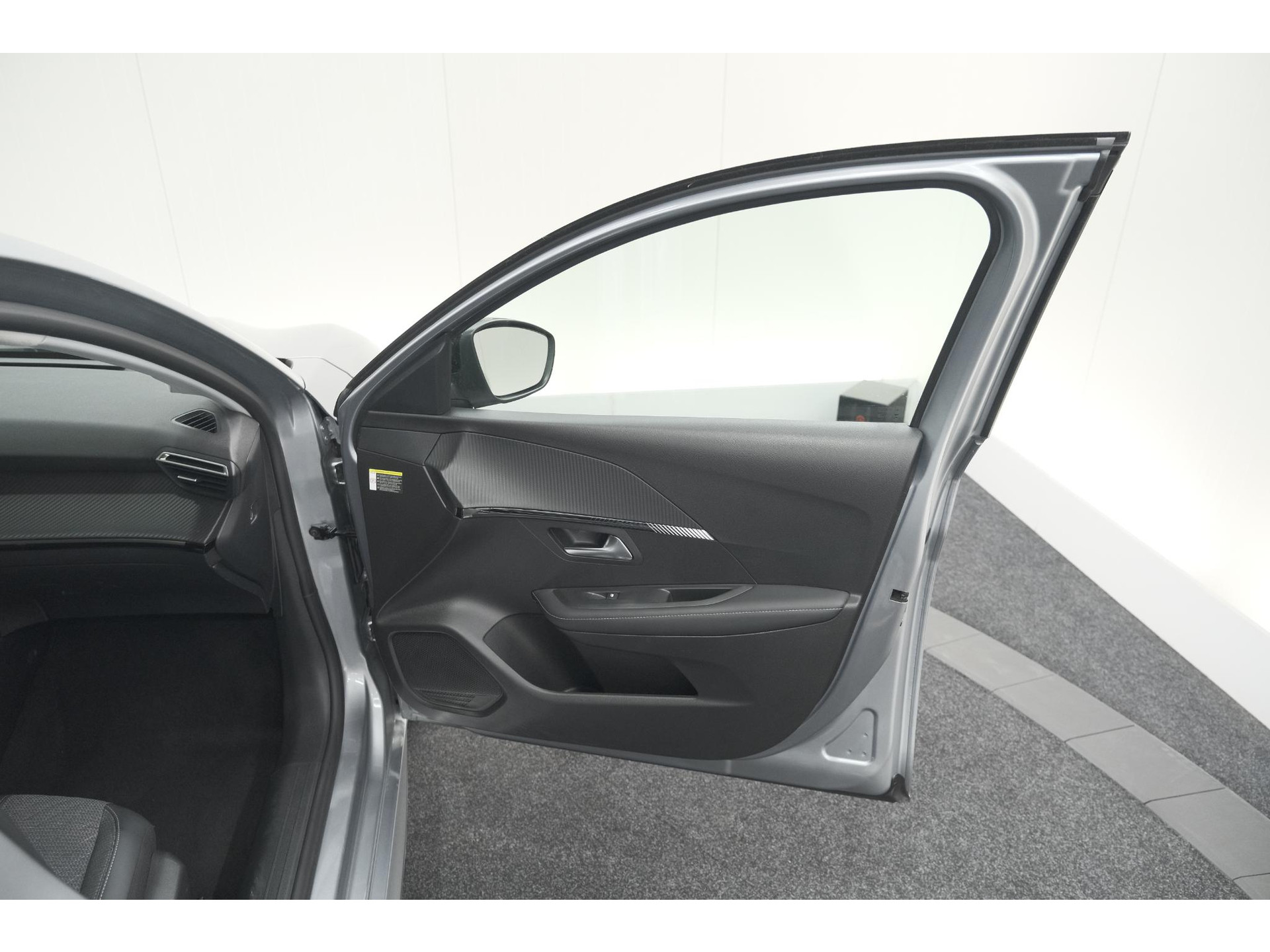 Peugeot 208 PureTech 100 Allure Pack | NIEUW MODEL | Apple CarPlay | Parkeersensoren | Climate Control