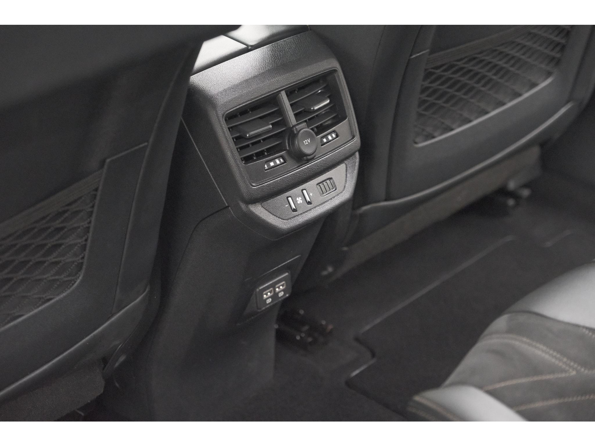 Peugeot 5008 PureTech 130 EAT8 GT Black Pack | Elektrische Kofferklep | Camera | Adaptieve Cruise Control | Dodehoekdetectie