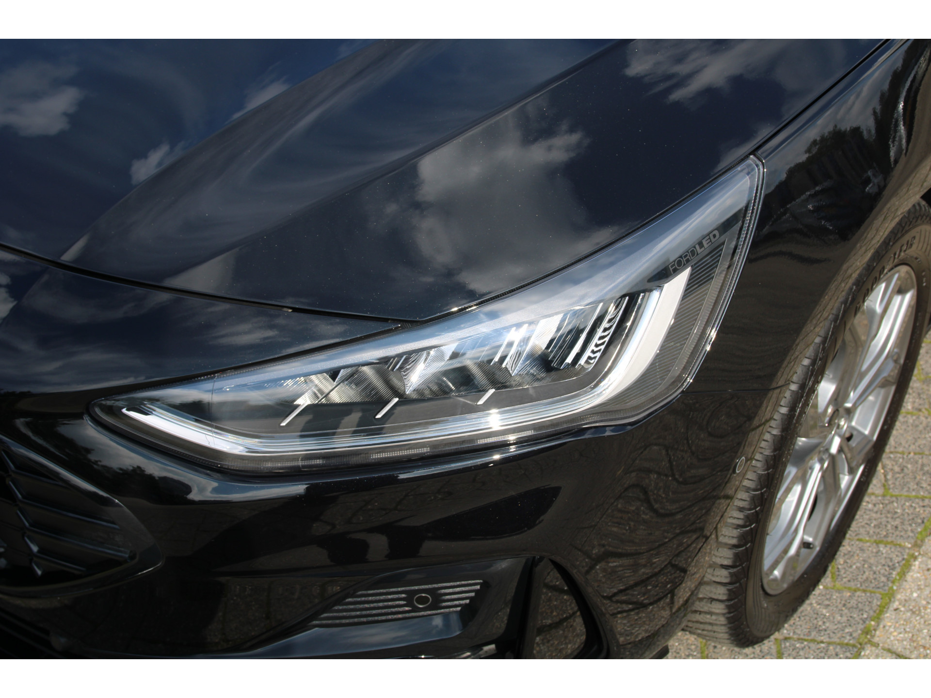 Ford Focus Wagon 1.0 EcoBoost 155 PK AUT. Hybrid ST Line X TREKHAAK AFNEEMBAAR | WINTER-PACK | HEAD-UP