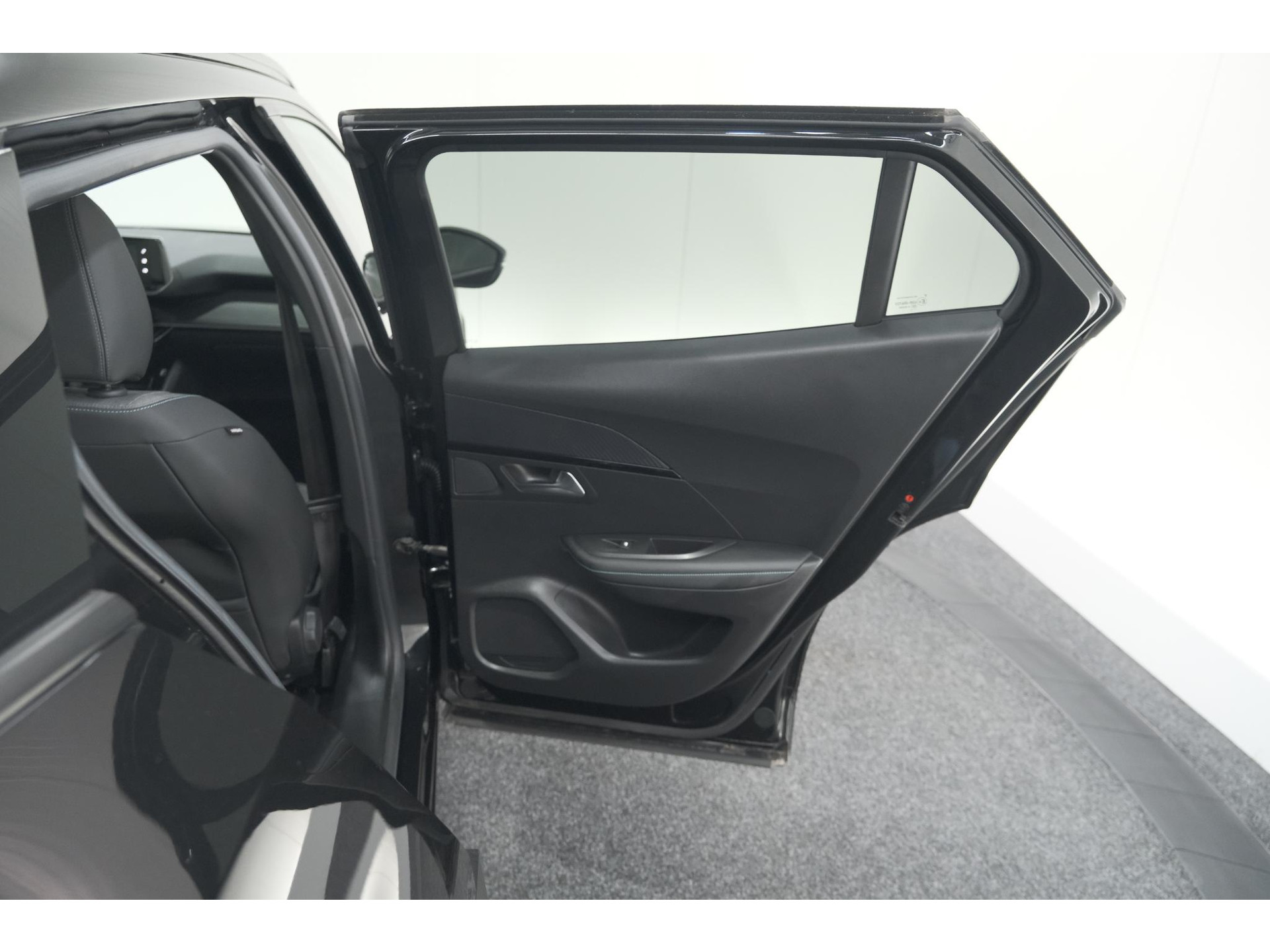 Peugeot 2008 PureTech 130 EAT8 Allure | Trekhaak | Camera | Navigatie | Apple Carplay