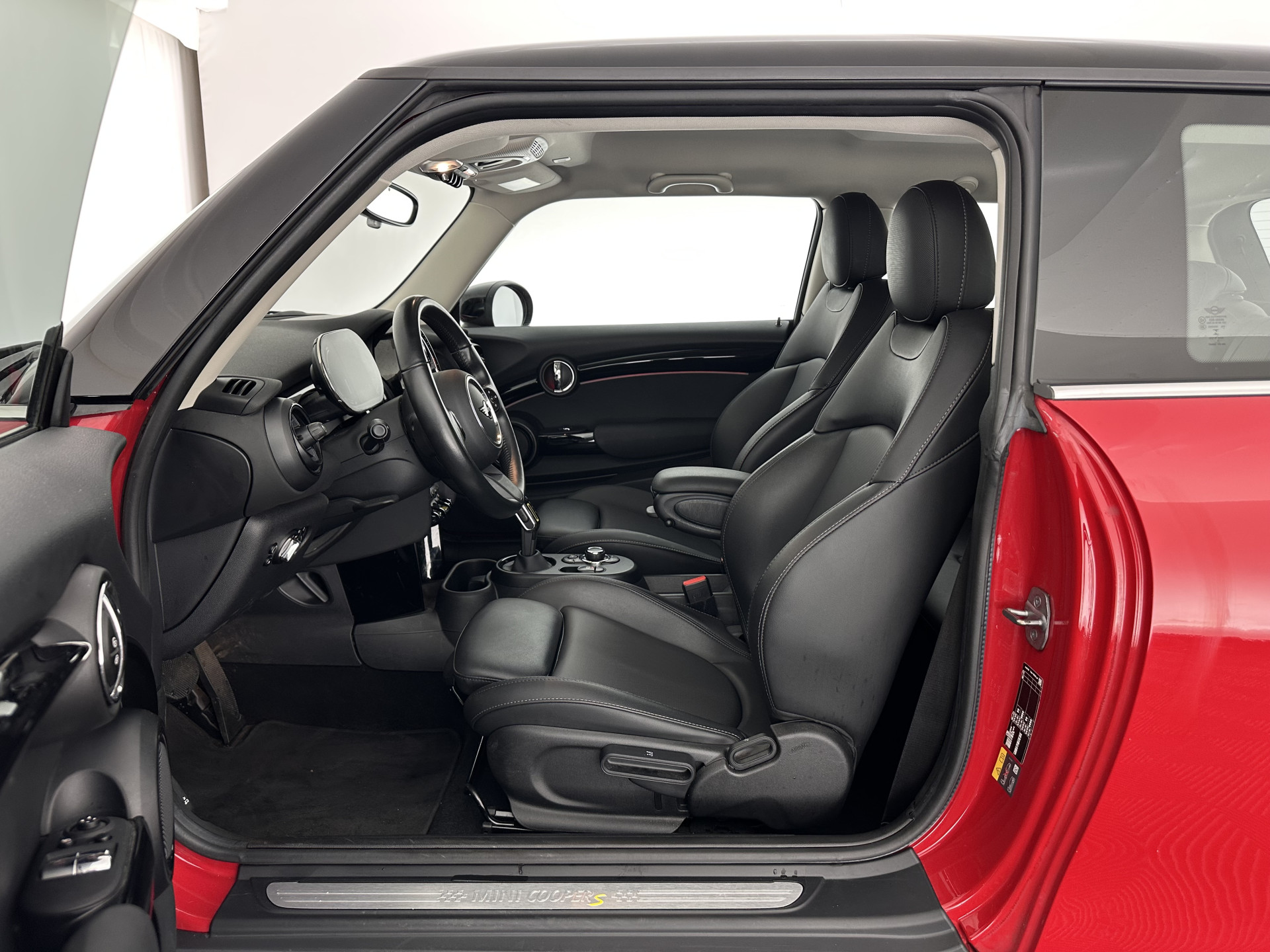 MINI Mini Electric Business Edition 33 kWh [ 3-Fase ] (INCL-BTW) Aut. *LEATHER | FULL-LED | KEYLESS | SPORT-SEATS | NAVI-FULLMAP | ECC | AMBIENT-LIGHT | DAB | DIGI-COCKPIT | PDC | 17"ALU*