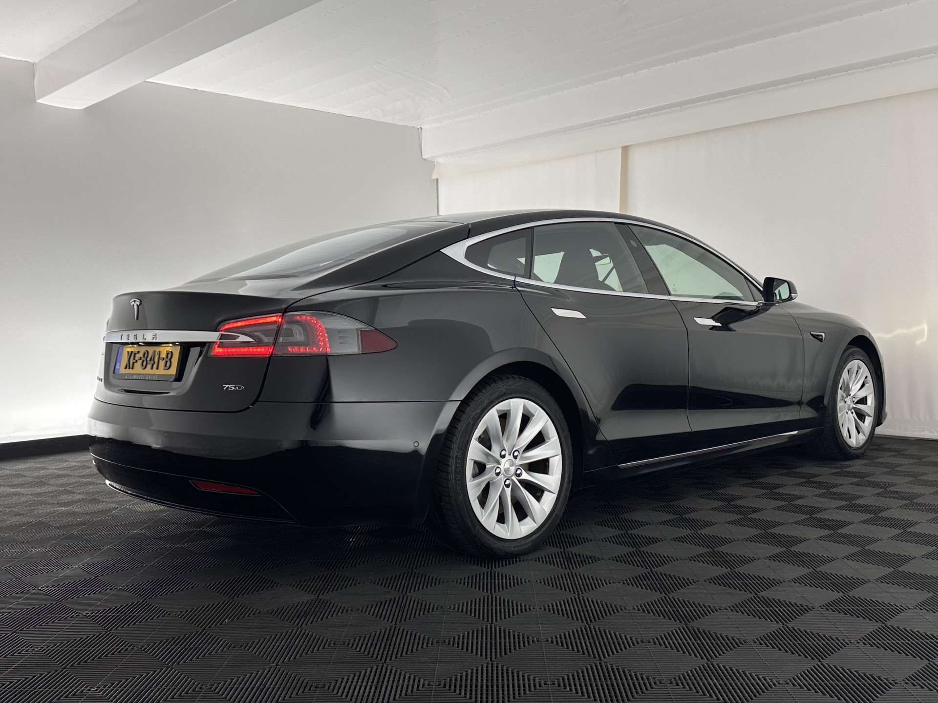Tesla Model S 75D Base AWD [ 3-Fase-17kW ] {SOH-85%} (INCL-BTW) Aut. *PANO-WINDOW | LEATHER | AIR-SUSPENION | FULL-LED | NAVI-FULLMAP | KEYLESS | MEMORY-PACK | HEATED-COMFORTSEATS | DIGI-COCKPIT | CARBON-INLAY | AUTO-PILOT | 19"ALU*