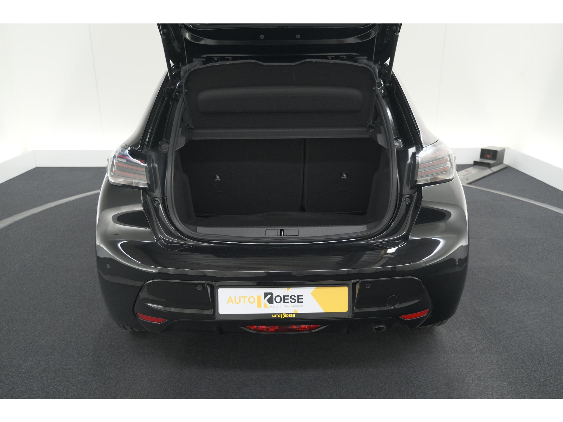 Peugeot 208 PureTech 100 Allure | Apple Carplay | Parkeersensoren | Climate Control