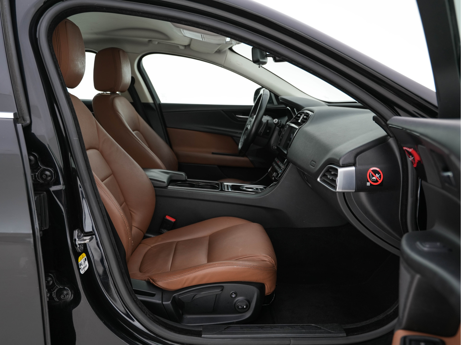 Jaguar XE 2.0 D Pure ( ⚠️ ) Aut. *LEATHER | NAVI-FULLMAP | HEATED-COMFORTSEATS | CAMERA | ECC | SHIFT-PADDLES | LANE-ASSIST | PDC | SHIFT-PADDLES | LANE-ASSIST | JAGUAR-AUDIO | CRUISE | 17''ALU*