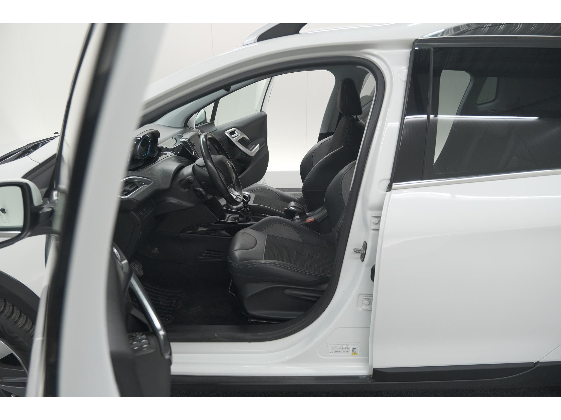Peugeot 2008 PureTech 130 Allure | Camera | Apple Carplay | Parkeersensoren | Navigatie