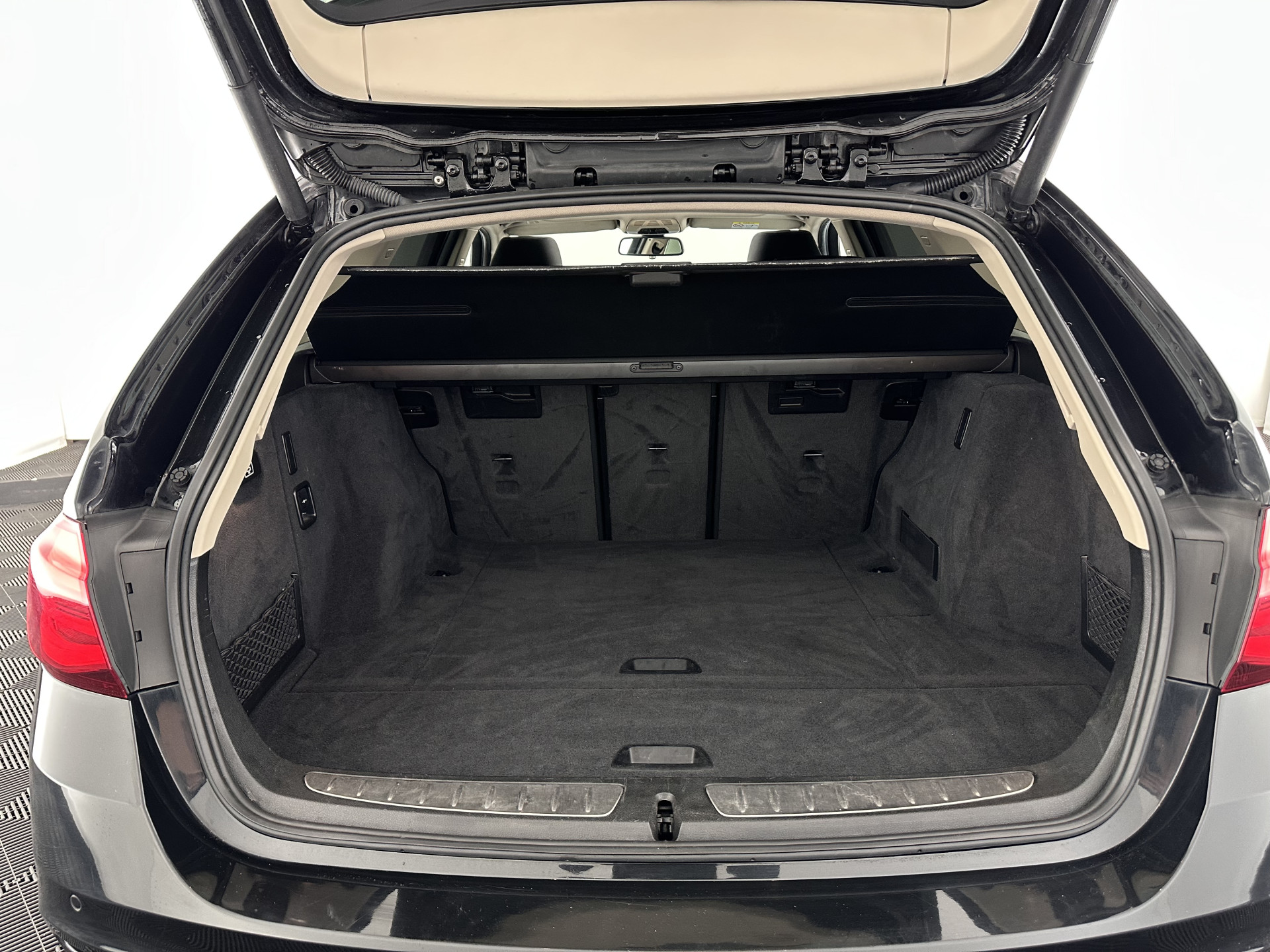 BMW 3-serie Touring 320d EDE Executive Aut. *PANO | LEATHER | FULL-LED | DIGI-COCKPIT | HEATED-SPORTSEATS | NAVI-FULLMAP | PRIVACY-GLASS | ECC | KEYLESS | LANE-ASSIST | PDC | CRUISE | TOWBAR | 18''ALU*