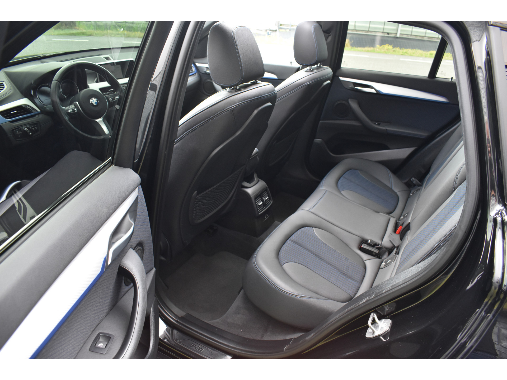BMW X1 sDrive18i M-Pakket Carplay/Navi Panoradak Automaat Led Stoelverwarming
