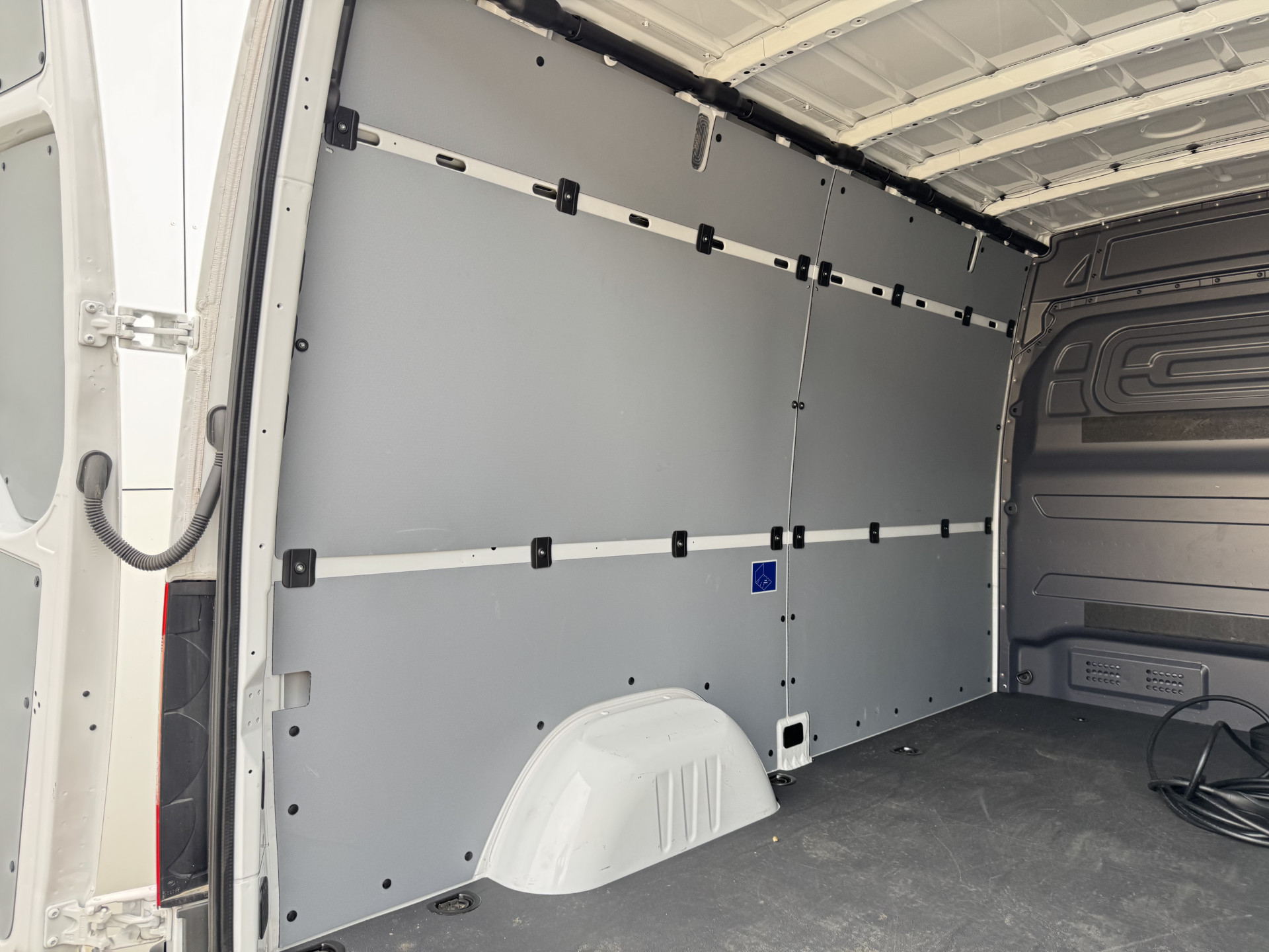 Mercedes-Benz eSprinter 314 Pro 81kWh L2H2 313km WLTP 2000kg Trekvermogen 115kw Snelladen Adaptieve Cruise Widescreen Camera