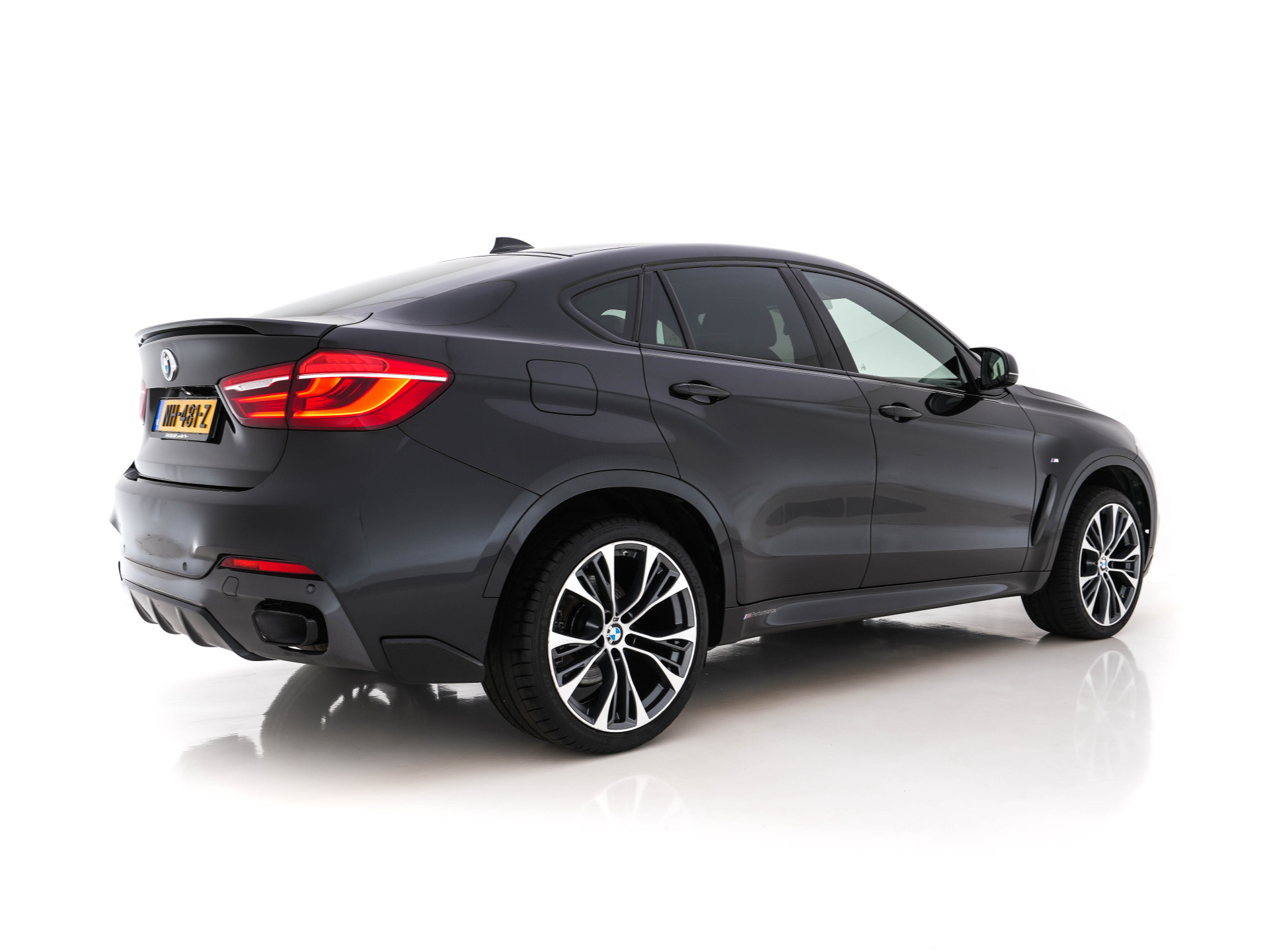 BMW X6 xDrive40d M-Sportpack High Executive Aut. *PANO | LUXURY-LEATHER | BANG/OLUFSEN-SURROUND | HEAD-UP | SOFT-CLOSE | FULL-LED | MEMORY-PACK | DIGI-COCKPIT | KEYLESS | CAMERA | NAVI-FULLMAP | HEATED-SPORTSEATS | 21"ALU*