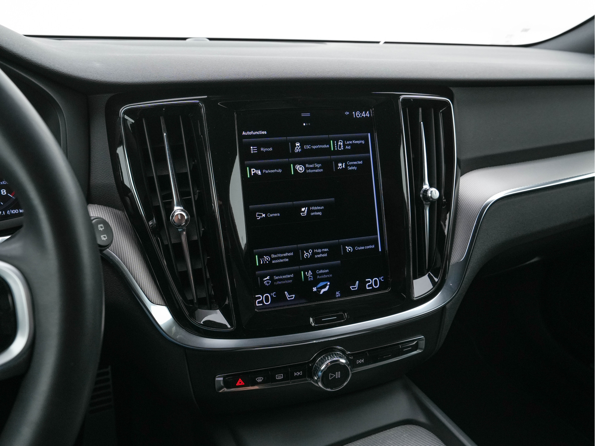 Volvo V60 2.0 B3 R-Design (INCL-BTW) *LEATHER-FABRIC | DIGI-COCKPIT | FULL-LED | MEMORY-PACK | HEATED-SPORTSEATS | LANE-ASSIST | NAVI-FULLMAP | CAMERA | DAB+ | PRIVACY-GLASS | ECC | PDC | TOWBAR | 19''ALU*