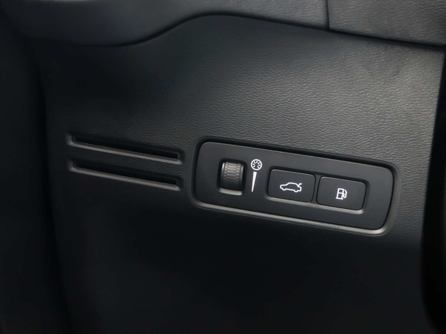 Volvo XC40 1.5 T5 Recharge Inscription Sport 262Pk Automaat (PANORAMADAK, APPLE CARPLAY, MEMORY SEAT, ZWART HEMEL, CAMERA, LEDER, SPORTSTOELEN, ELEK ACHTERKLEP, NIEUWSTAAT)