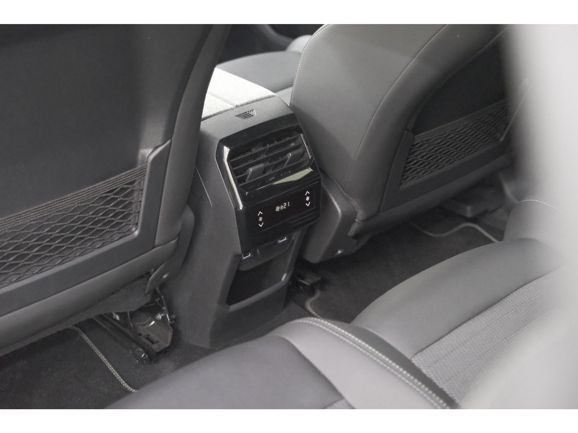 Peugeot 5008 1.2 Hybrid 136 GT 7p | Adaptieve Cruise Control | Camera | Elektrische Kofferklep | Stoelverwarming