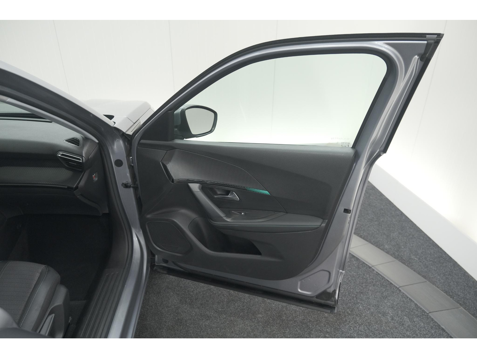 Peugeot e-2008 EV Allure 50 kWh | SOH=96.7 % | 3 Fase Laadfunctie | Camera | Navigatie | Parkeersensoren | Apple Carplay