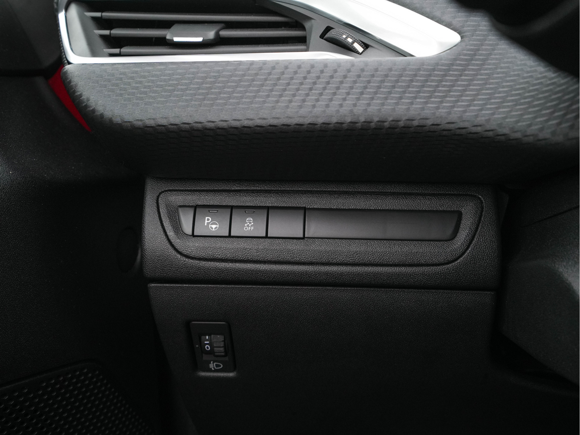 Peugeot 208 1.6 BlueHDi GT-line *PANO | LEATHER-FABRIC | JBL-AUDIO | HEATED-SPORTSEATS | NAVI-FULLMAP | CAMERA | DAB+ | PRIVACY-GLASS | TOWBAR | 17''ALU*