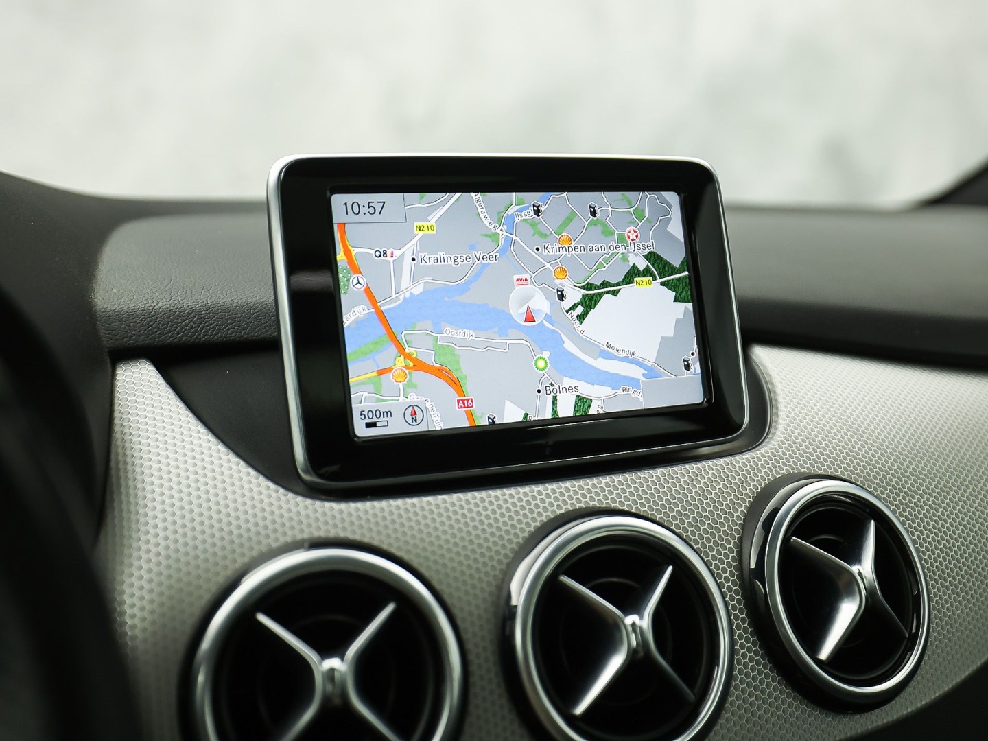 Mercedes-Benz B-Klasse 180 Sport Automaat (PANORAMADAK, GROOT NAVI, CLIMATE, SPORTSTOELEN, LEDER, XENON, CRUISE, NIEUWE APK, NIEUWSTAAT)